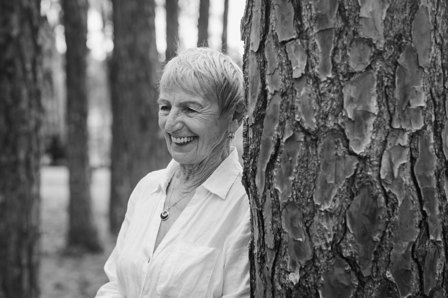 Natural black and white portraits showing genuine emotion against tree bark backgrounds.Pizzey park family photos. Gold Coast