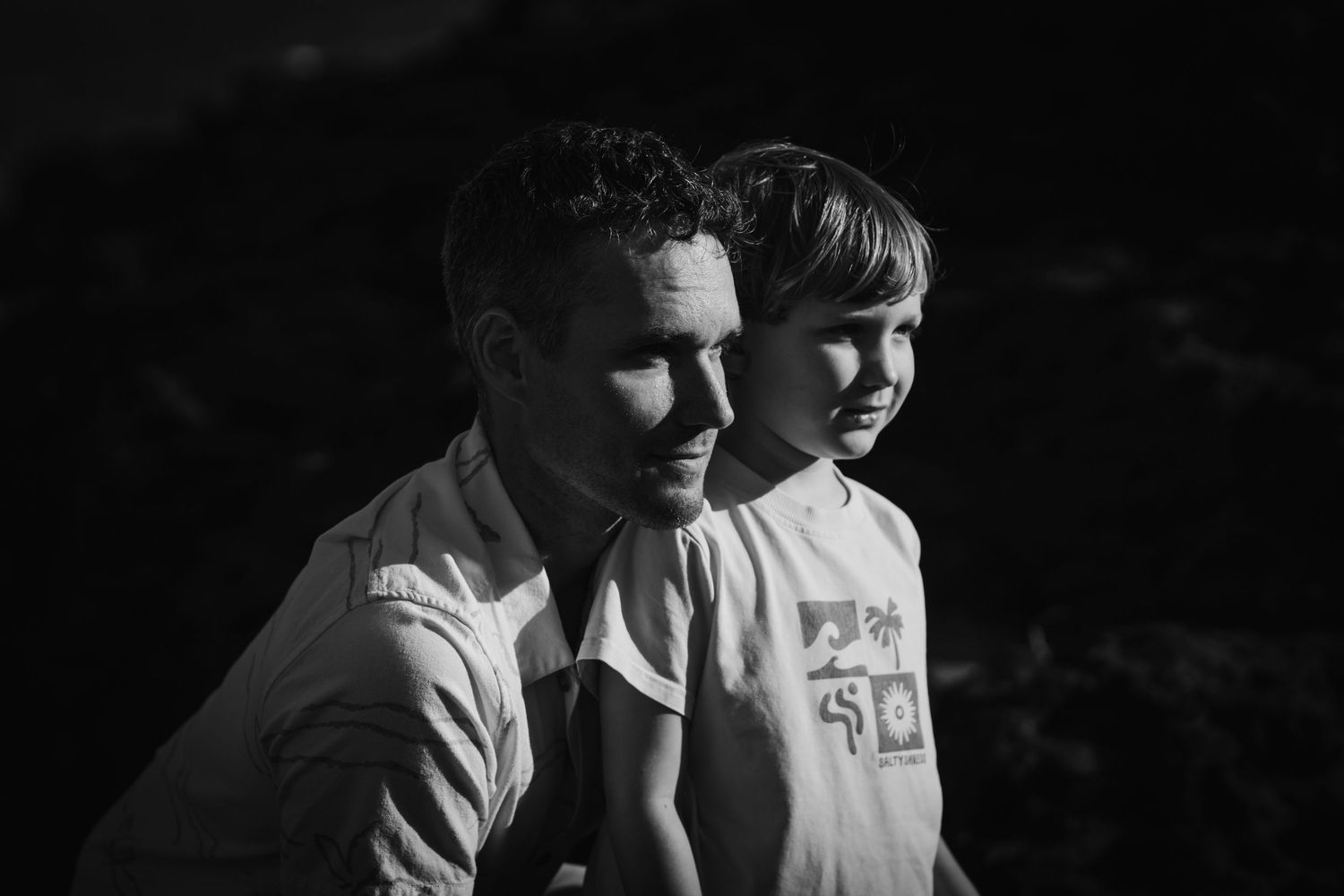 Black and white candid beach moment in natural lighting.Gold Coast candid family photographer.