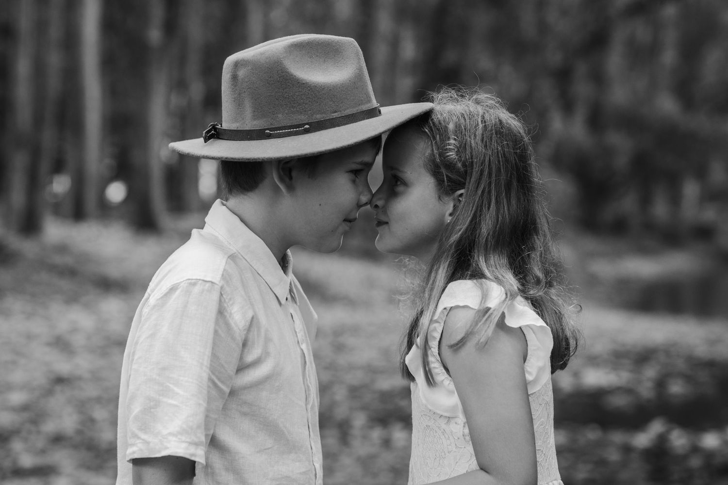 Black and white romantic portrait of a couple sharing an intimate moment outdoors.Tallebudgera family photography. Gold Coast