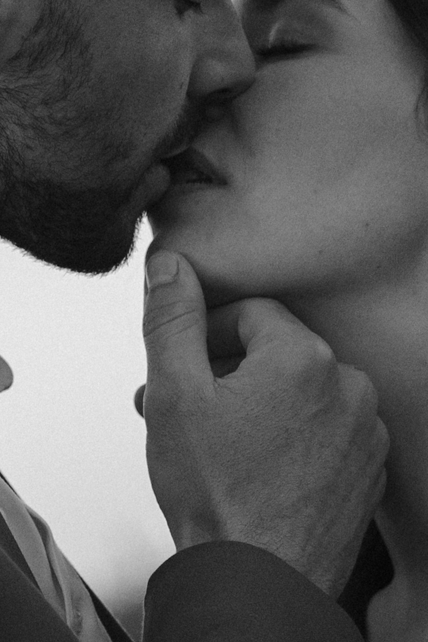 Oregon model couple, Avery and Javan Darling, pose in a black and white close-up of them kissing. Javan places in thumb on Averys chin.