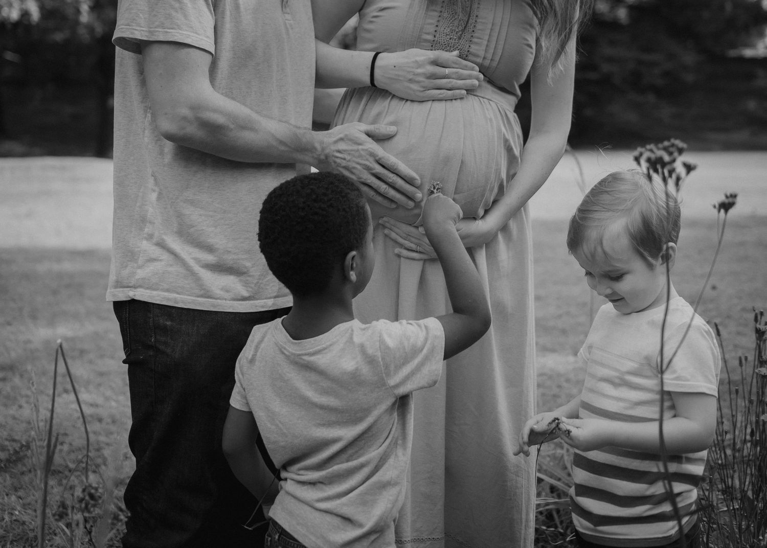 Pregnancy and family photoshoot in Centennial Park, Sydney