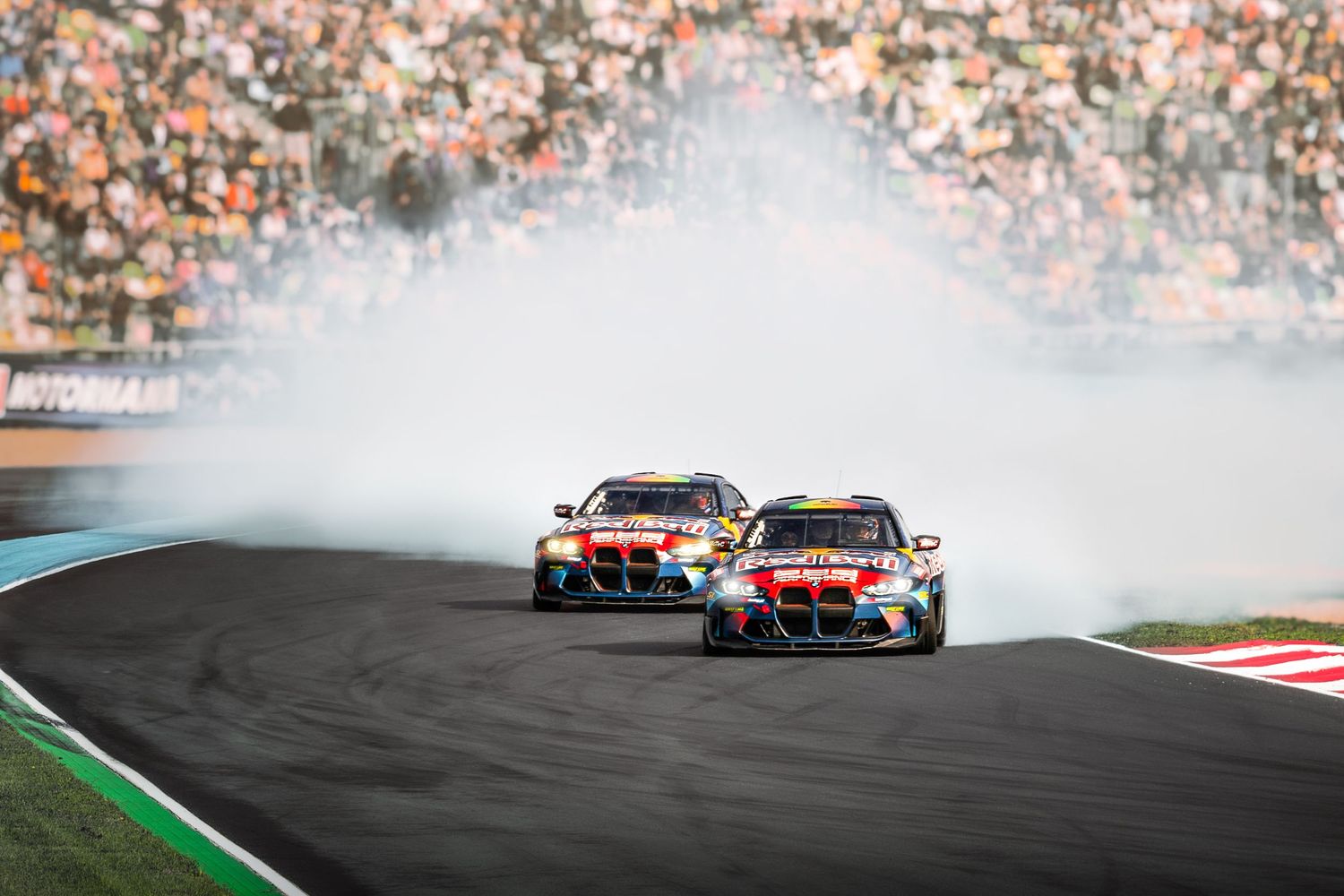 Voiture de drift au RedBull Motormania Magny cours 2025