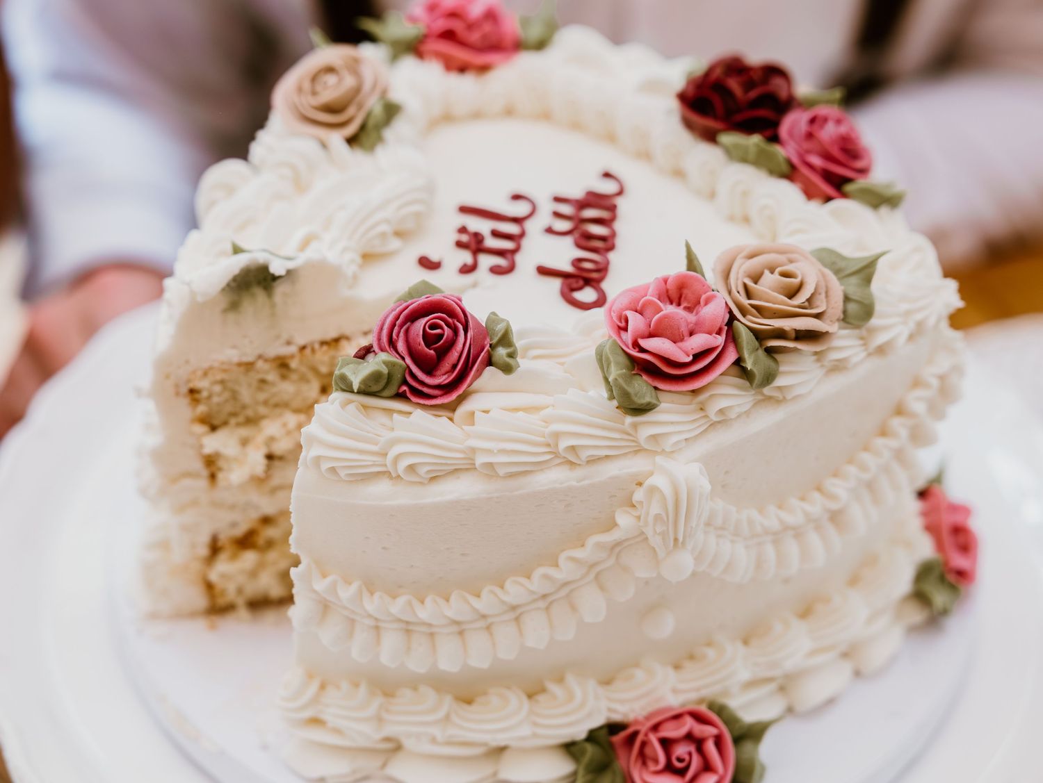 Elegant wedding cake decorated with delicate pink and beige sugar roses.