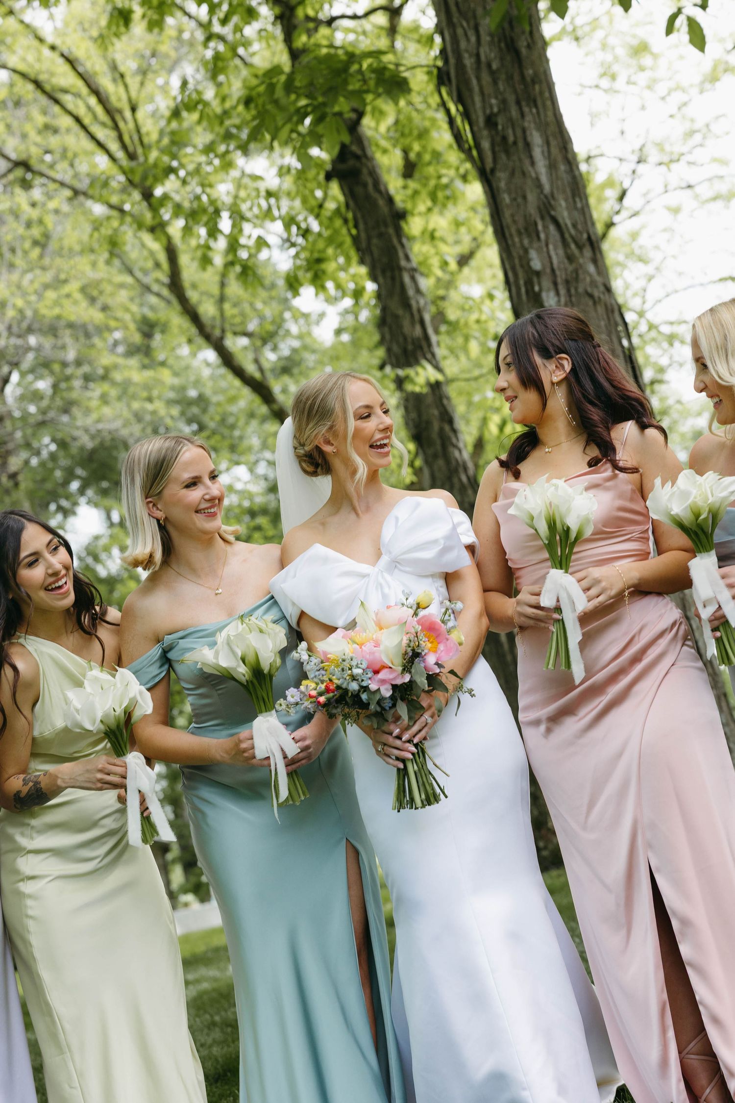 bride with her bridesmaids