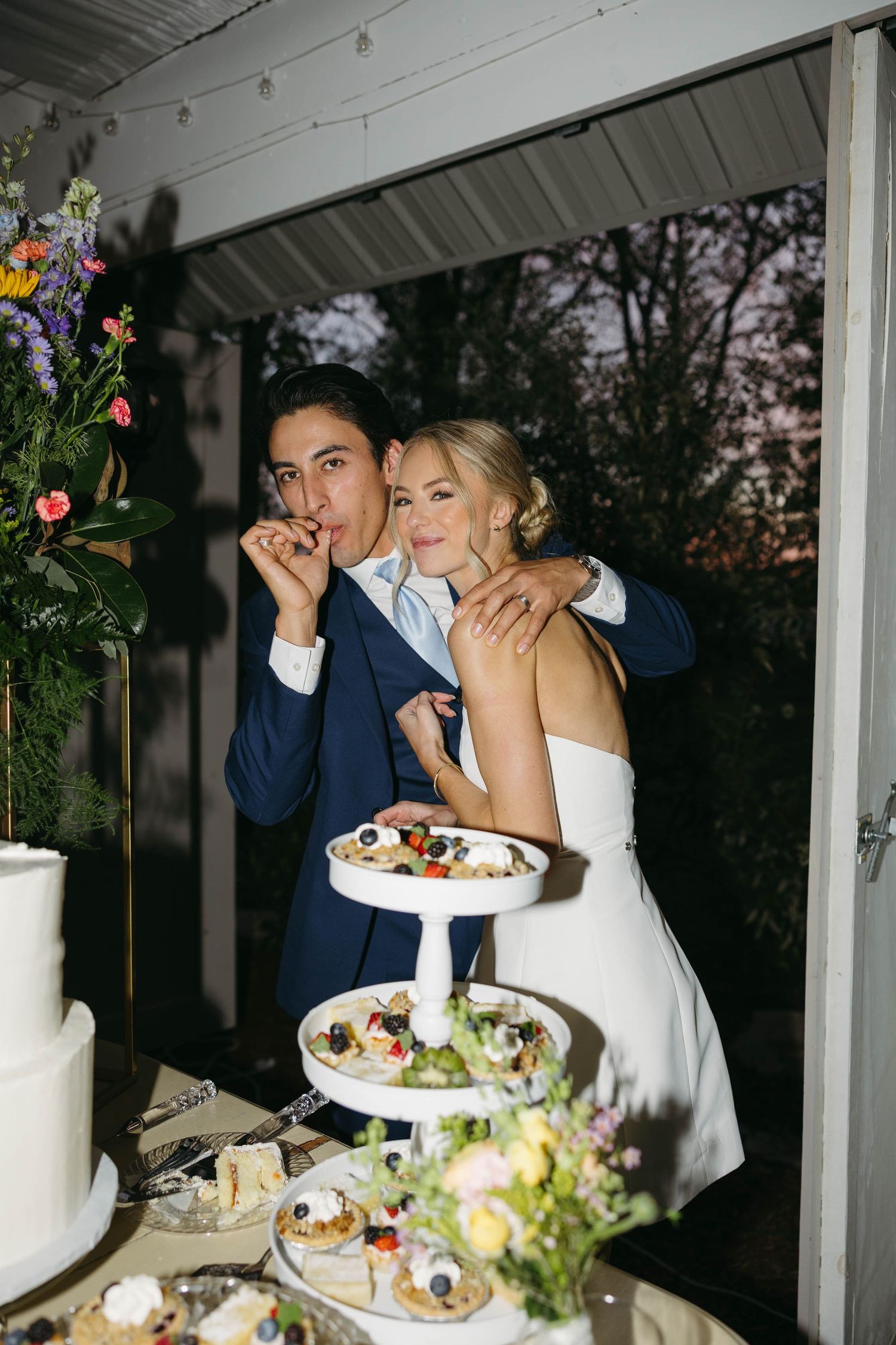 Birmingham Alabama Photographer capturing Bride and groom cutting their cake, at iris woods wedding venue in Nashville Tennessee