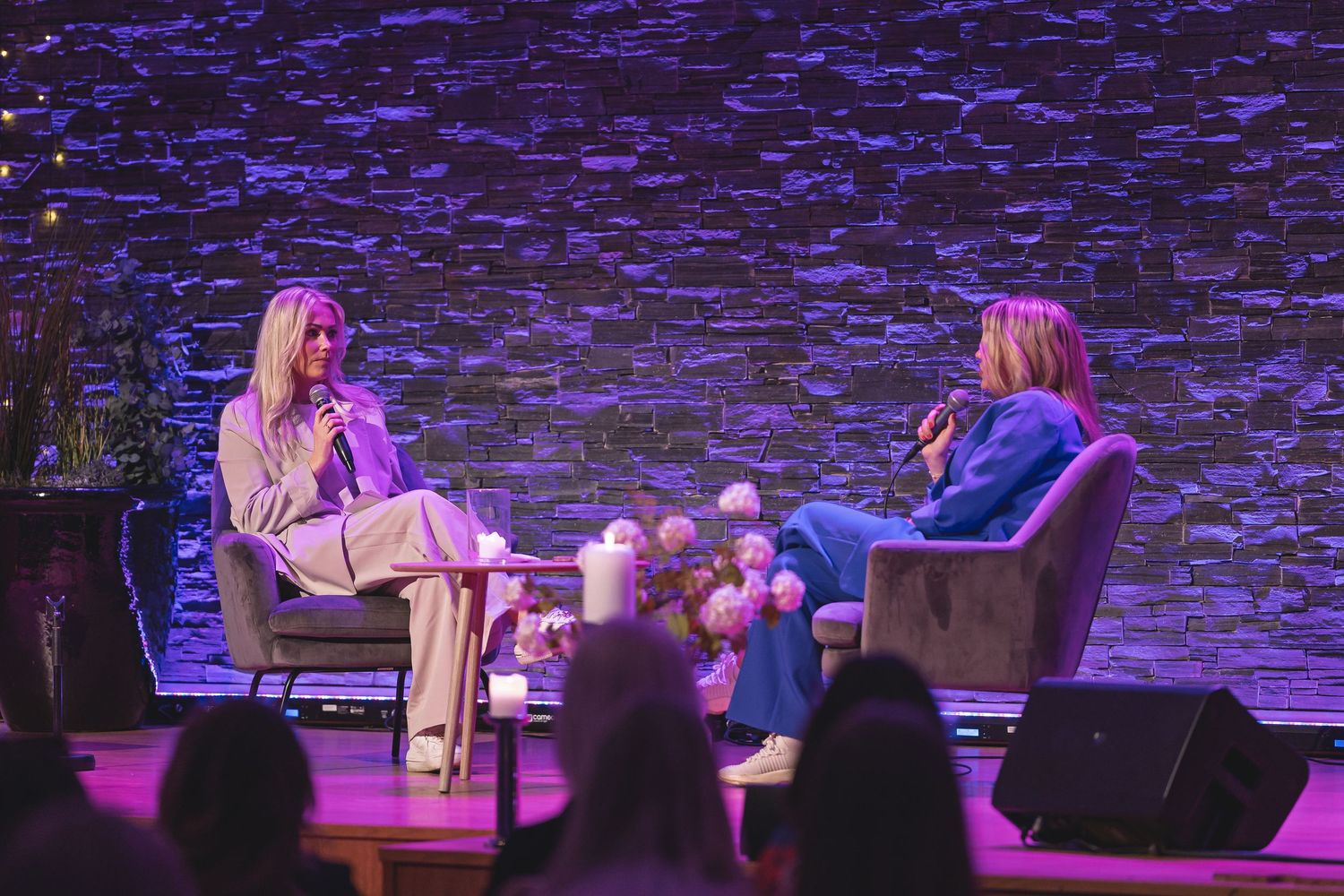 Panelsamtale – talkshow eller podcastopptak i Froland