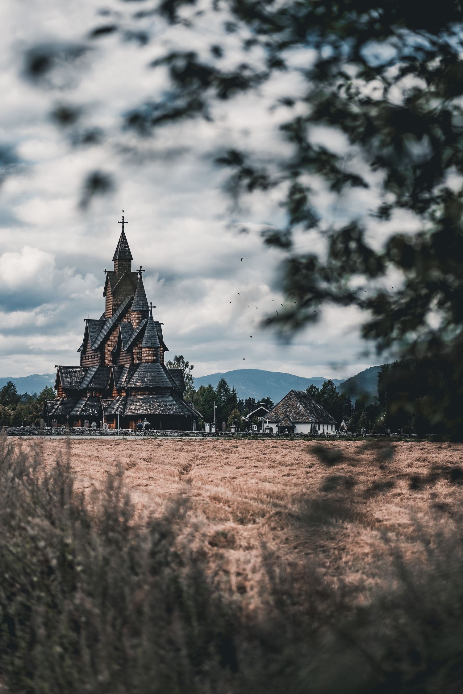 Heddal stavkirke – dramatisk arkitekturfotografi i Norge