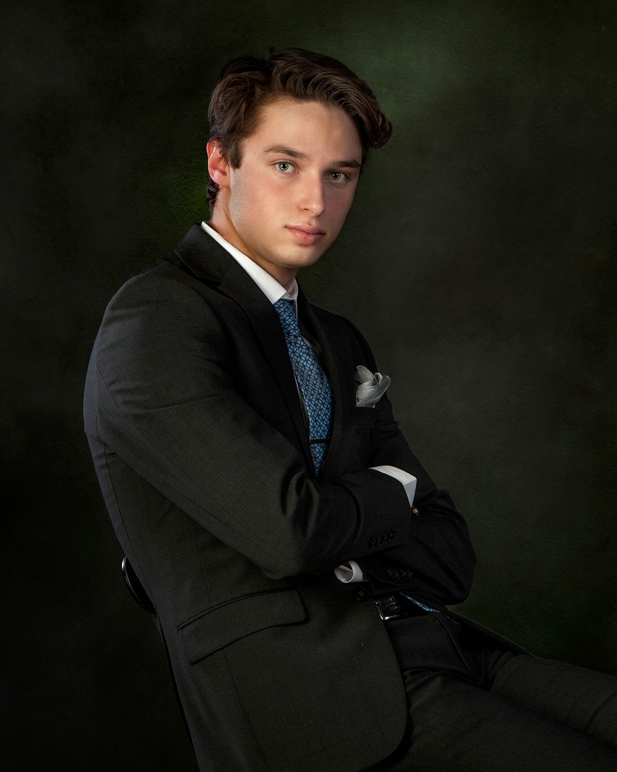 Studio senior portraits for guys in Rochester, MI by Jocelyn M. Photography—young man in dark suit and blue tie.