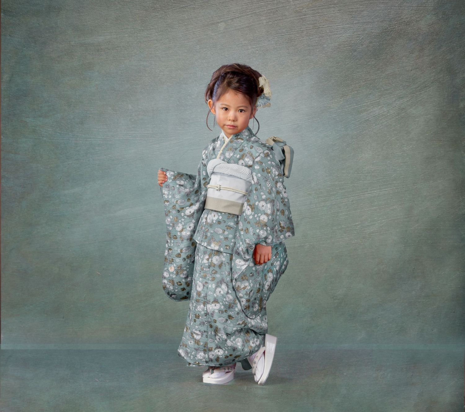 Culture & heritage children's portrait in Rochester, MI by Jocelyn M. Photography—young girl in a traditional floral kimono.