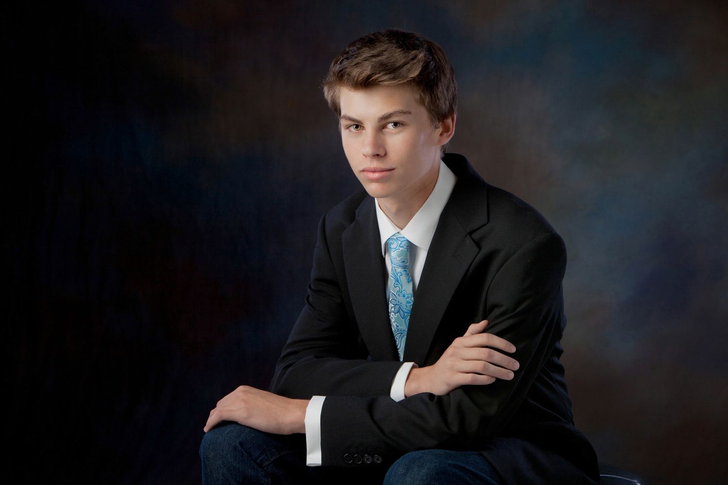 Formal senior portrait for guys in Rochester, MI by Jocelyn M. Photography—teen boy in a black blazer and blue tie.