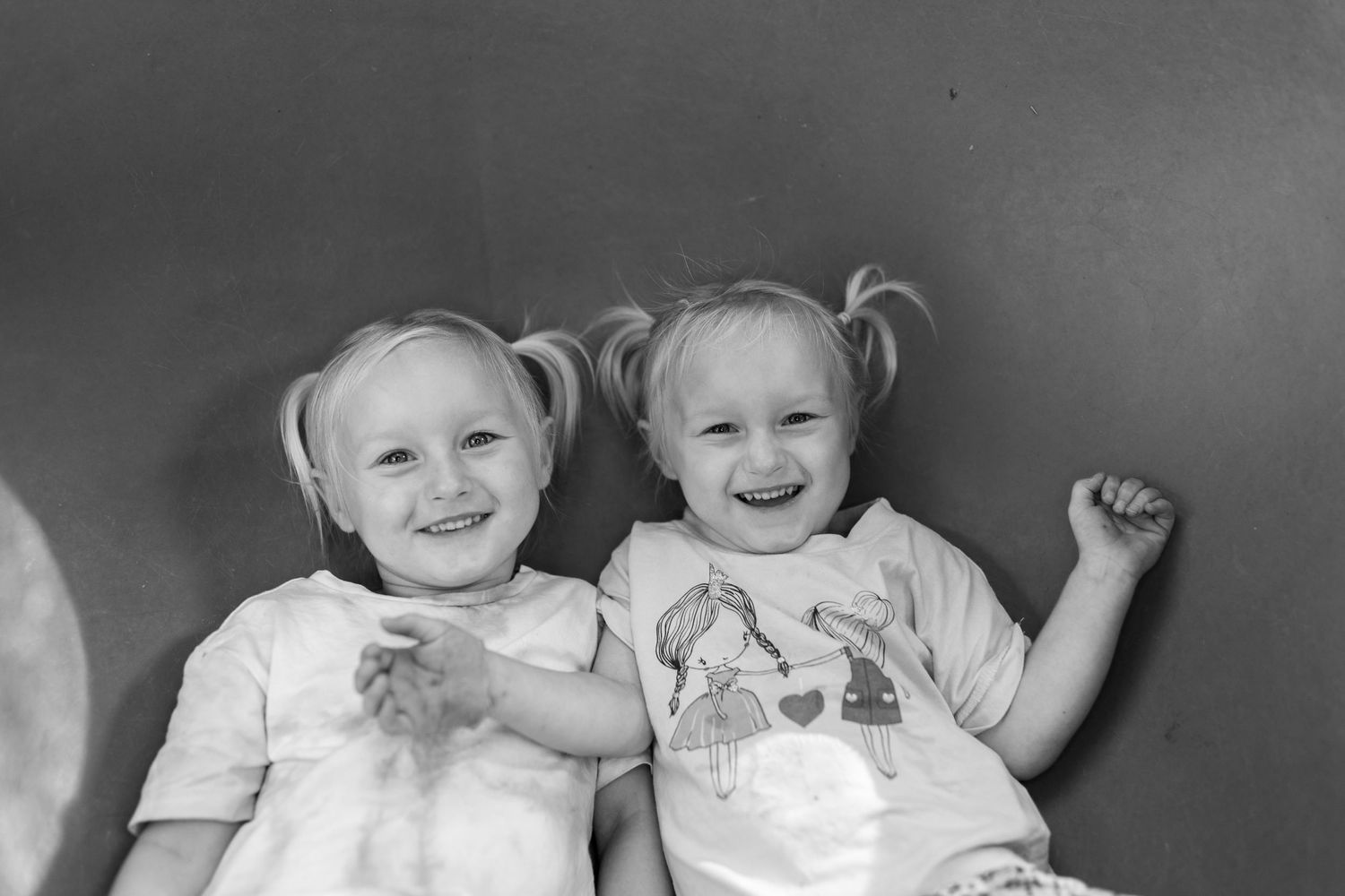 Candid preschool moment with children playing outdoors on the Coffs Coast