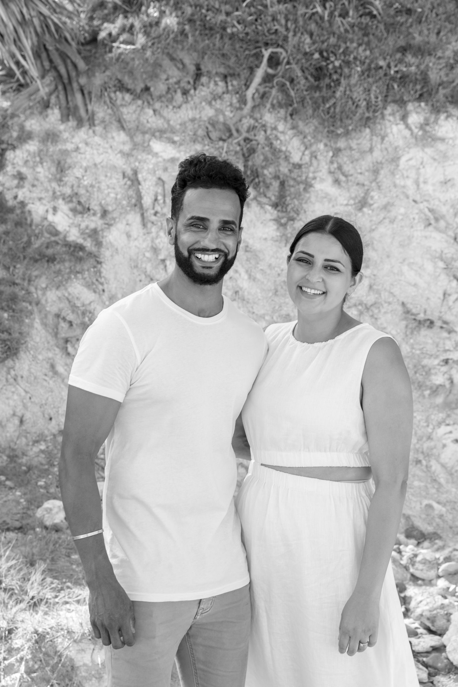 Heartfelt moments with extended family captured in a candid lifestyle shoot.
