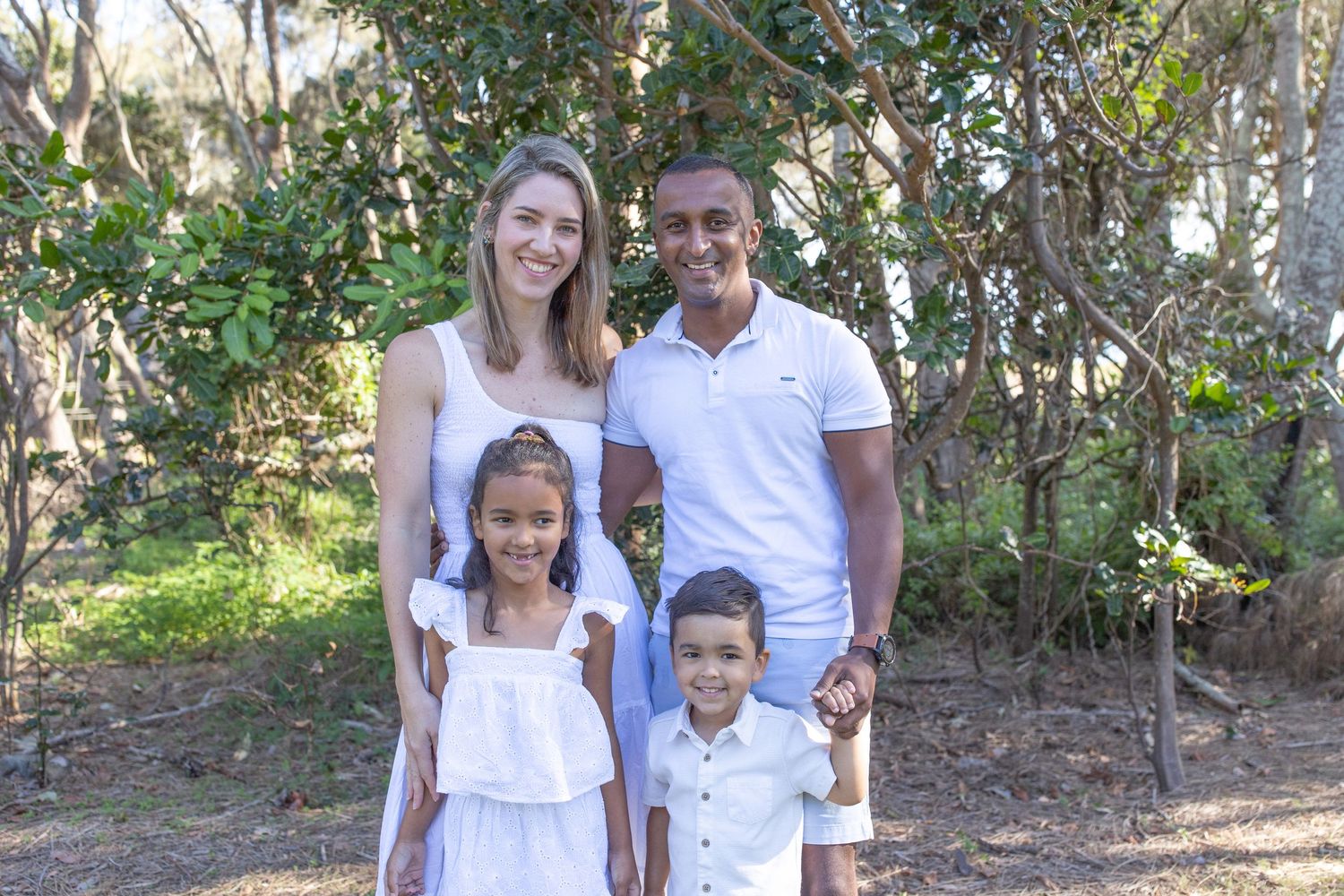 Heartfelt moments with extended family captured in a candid lifestyle shoot.