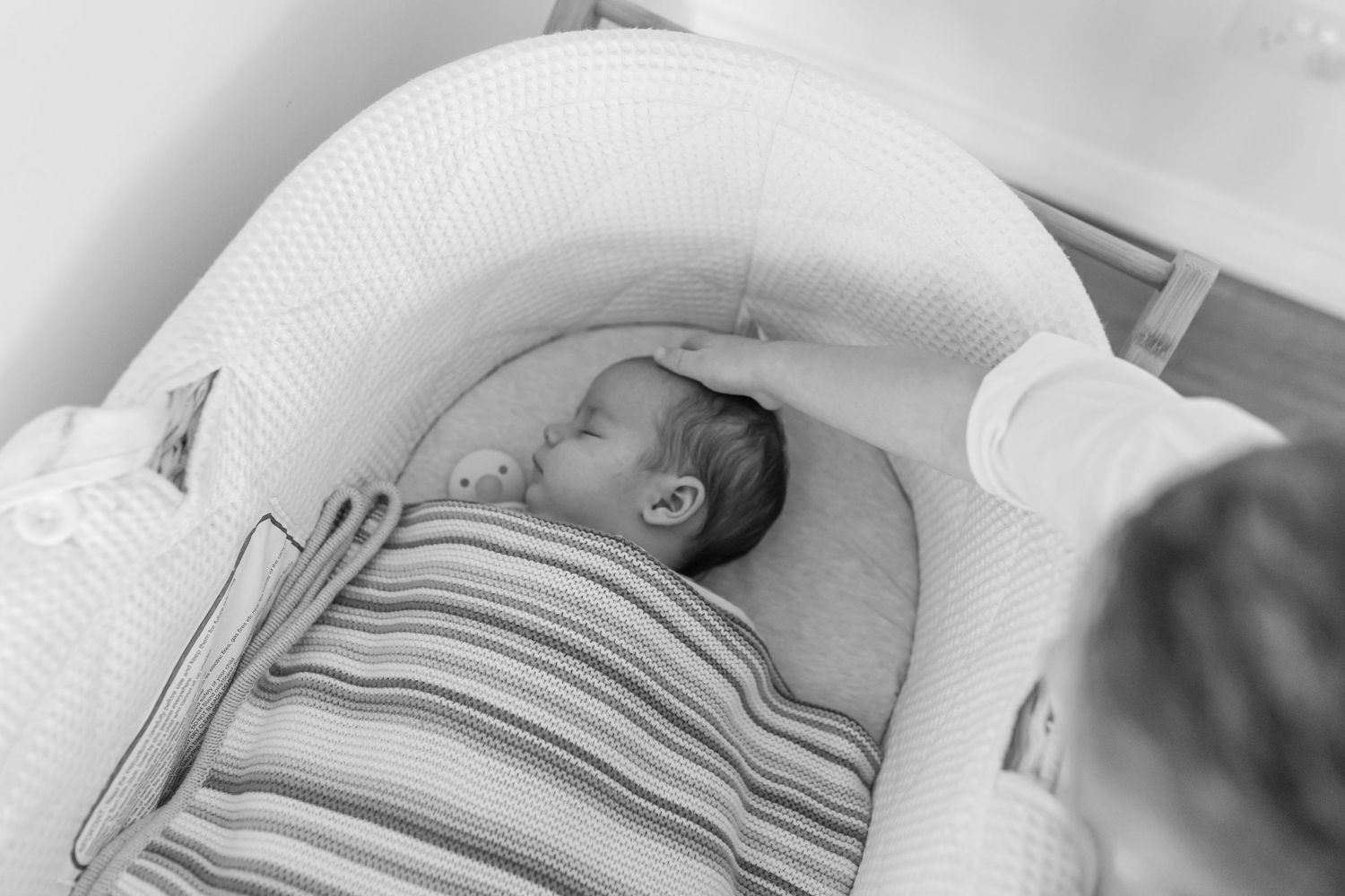 Natural, unposed newborn moments in a cosy home setting.