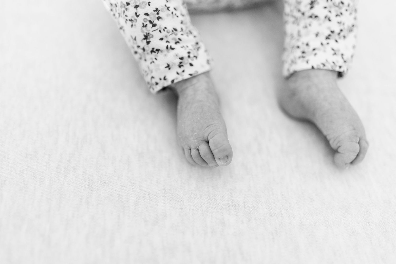 Natural, unposed newborn moments in a cosy home setting.