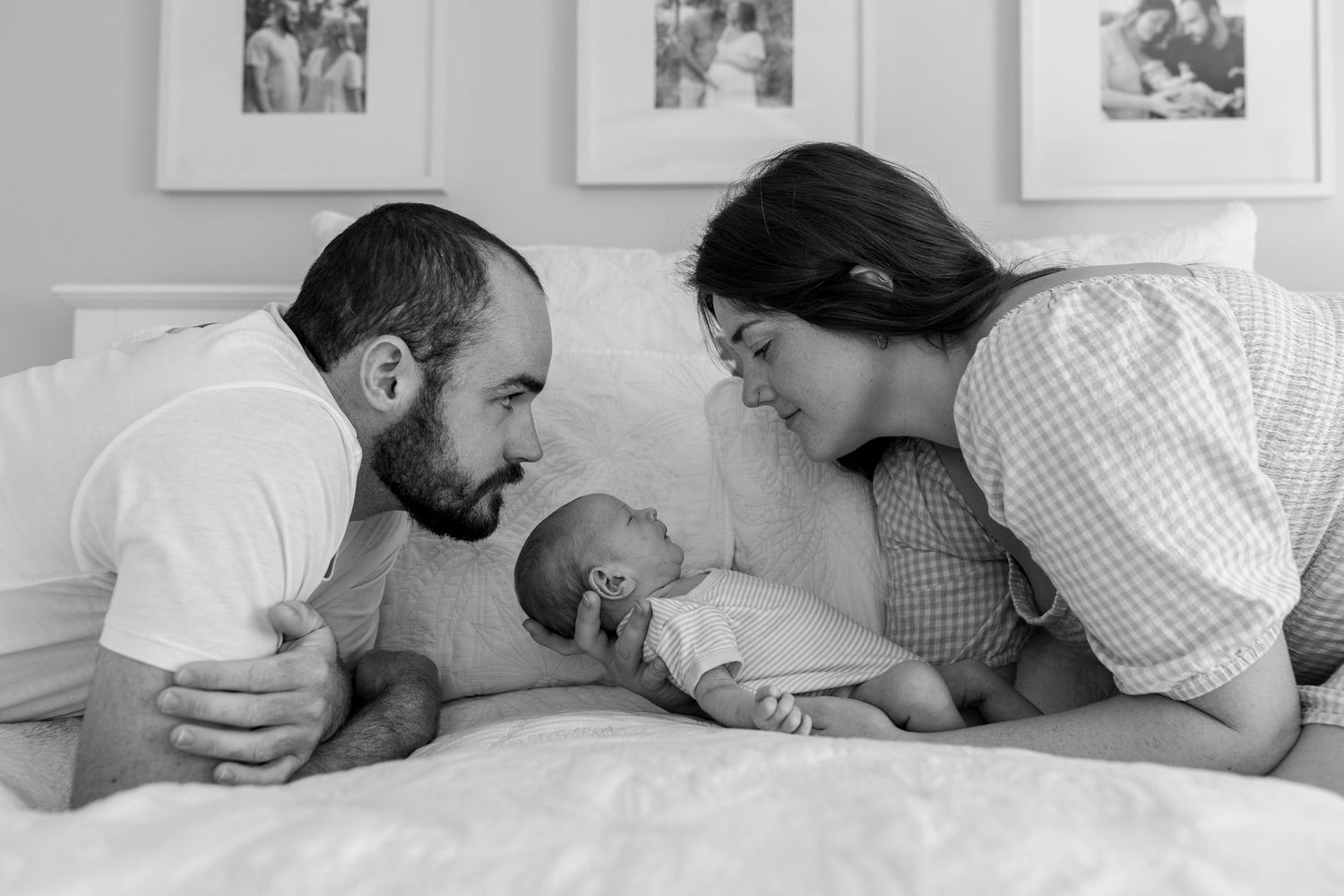 Natural, unposed newborn moments in a cosy home setting.
