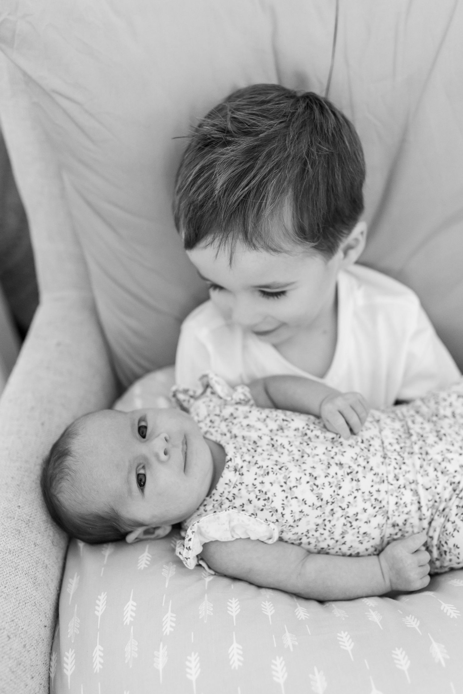 Natural, unposed newborn moments in a cosy home setting.