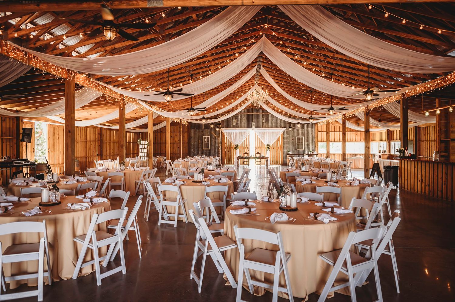 Dreamy- Portraits- Allen-Barn-Fort-Mead-Florida-Wedding-Photographer.jpg
