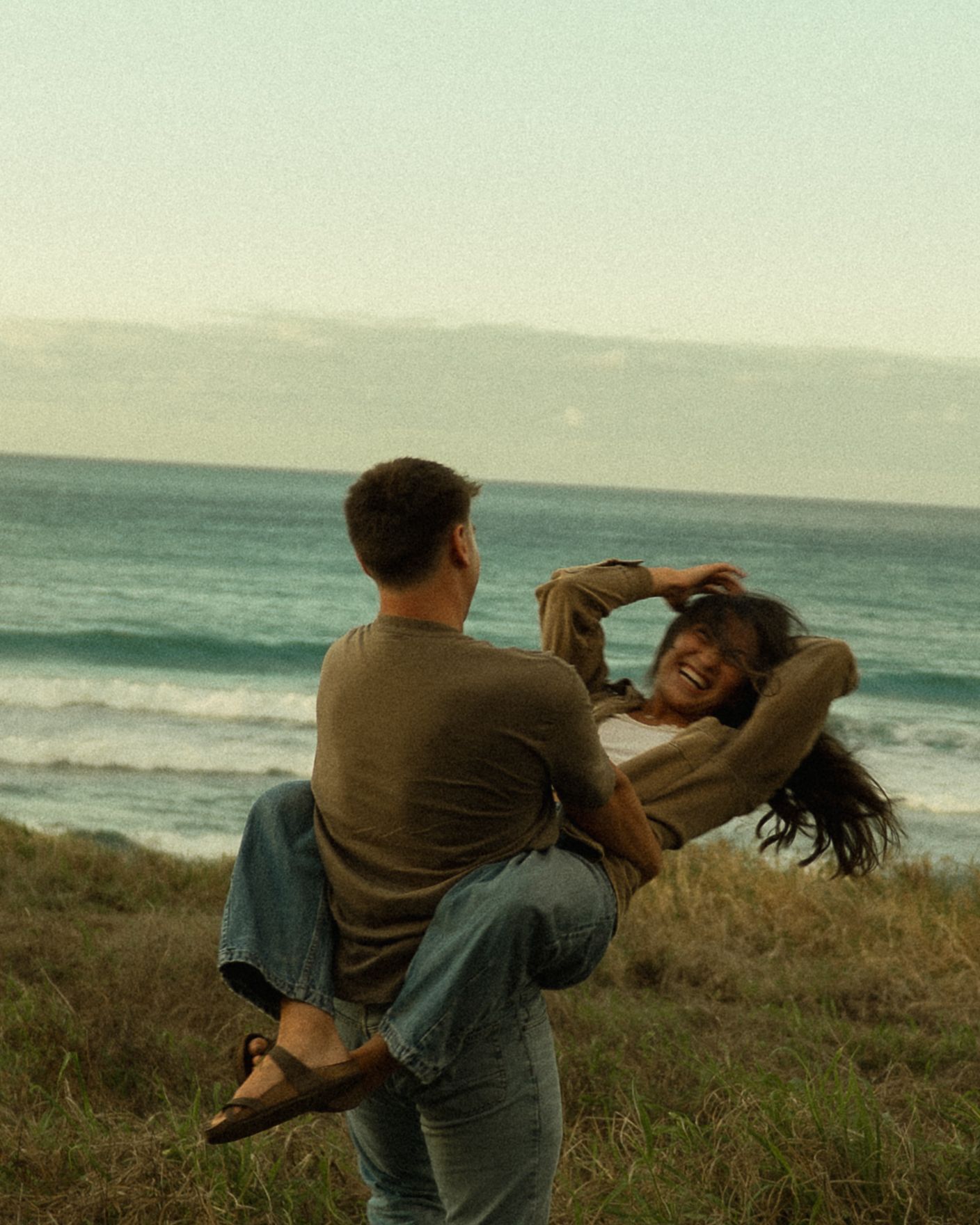 hawaii couple sunset shoot, hawaii couple at sunset, fun romantic photos, cinematic couples photos