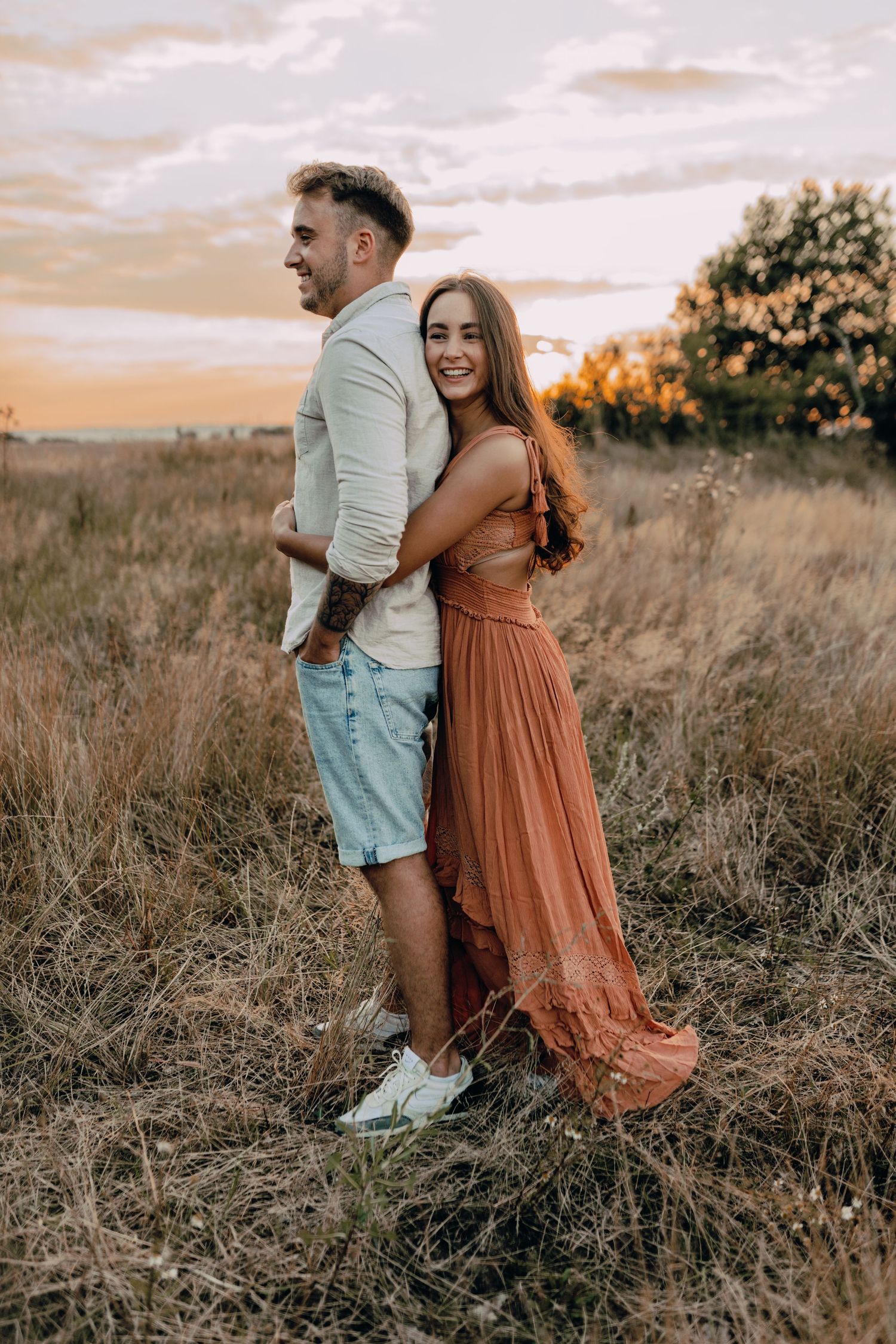 Fotoshooting in Mecklenburg-Vorpommern, Paarshooting im Abendlicht, Sunset, Sonnenuntergang, Glücksmomente Kerstin Jochens, Emotion, Kleid