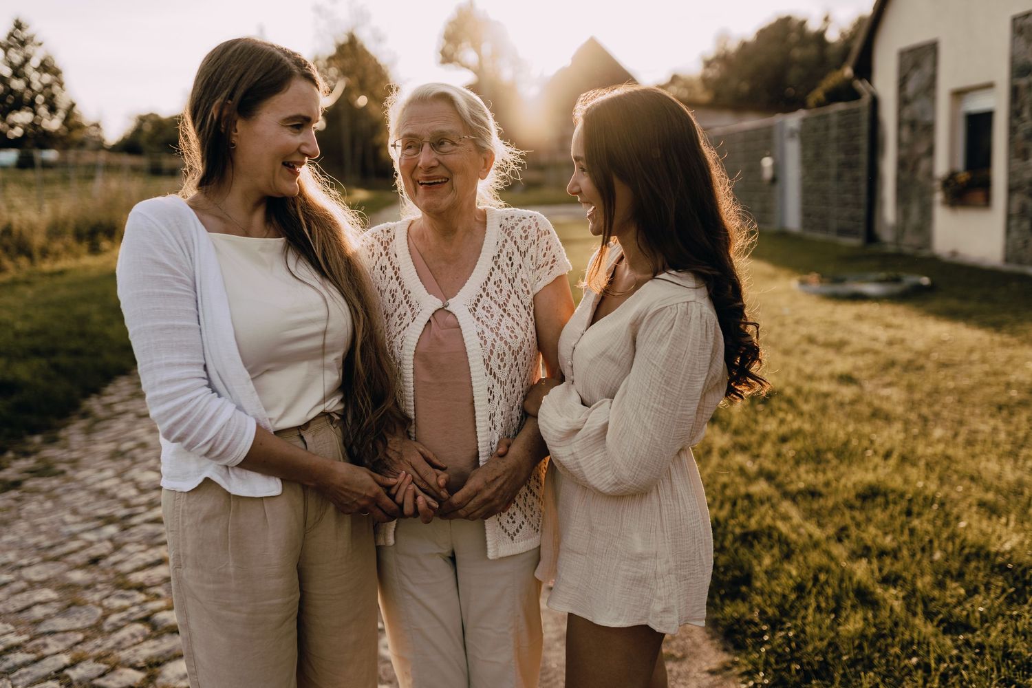Fotoshooting in Mecklenburg-Vorpommern, Familienfotos, Familienshooting, Glücksmomente Kerstin Jochens, emotional, authentisch, Sunset