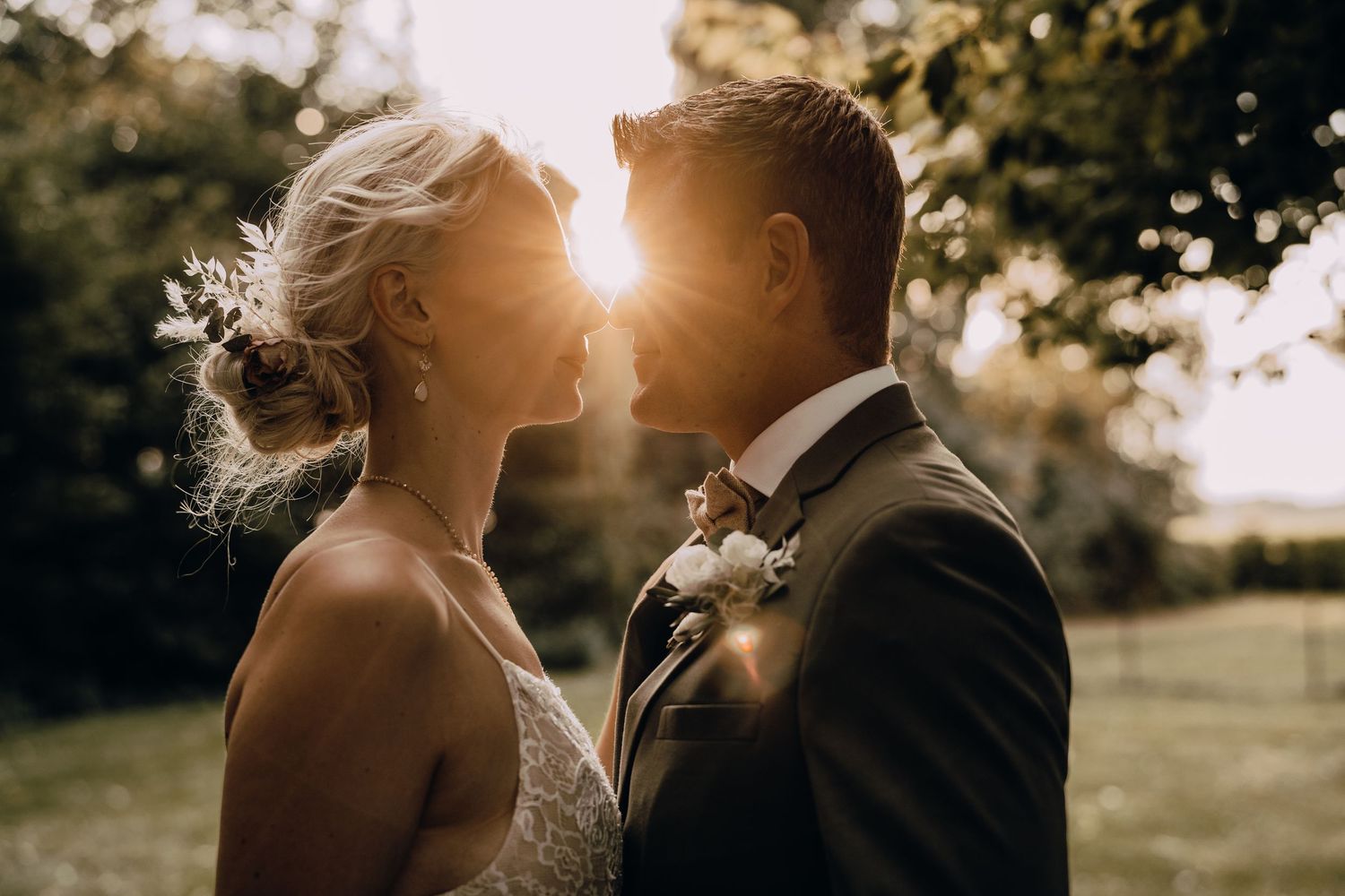 Hochzeit, Hochzeitsfotografie, Paarshooting, Brautpaar, Glücksmomente Kerstin Jochens, Wedel, Schleswig- Holstein, Sunset, authentisch