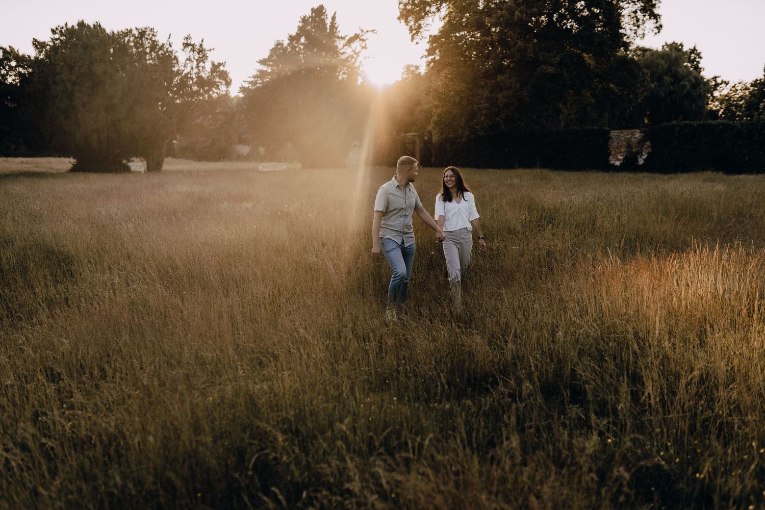 Fotoshooting in Dragun (Mecklenburg-Vorpommern), Paarshooting im Abendlicht, Sunset, Sonnenuntergang, Glücksmomente Kerstin Jochens, Emotion