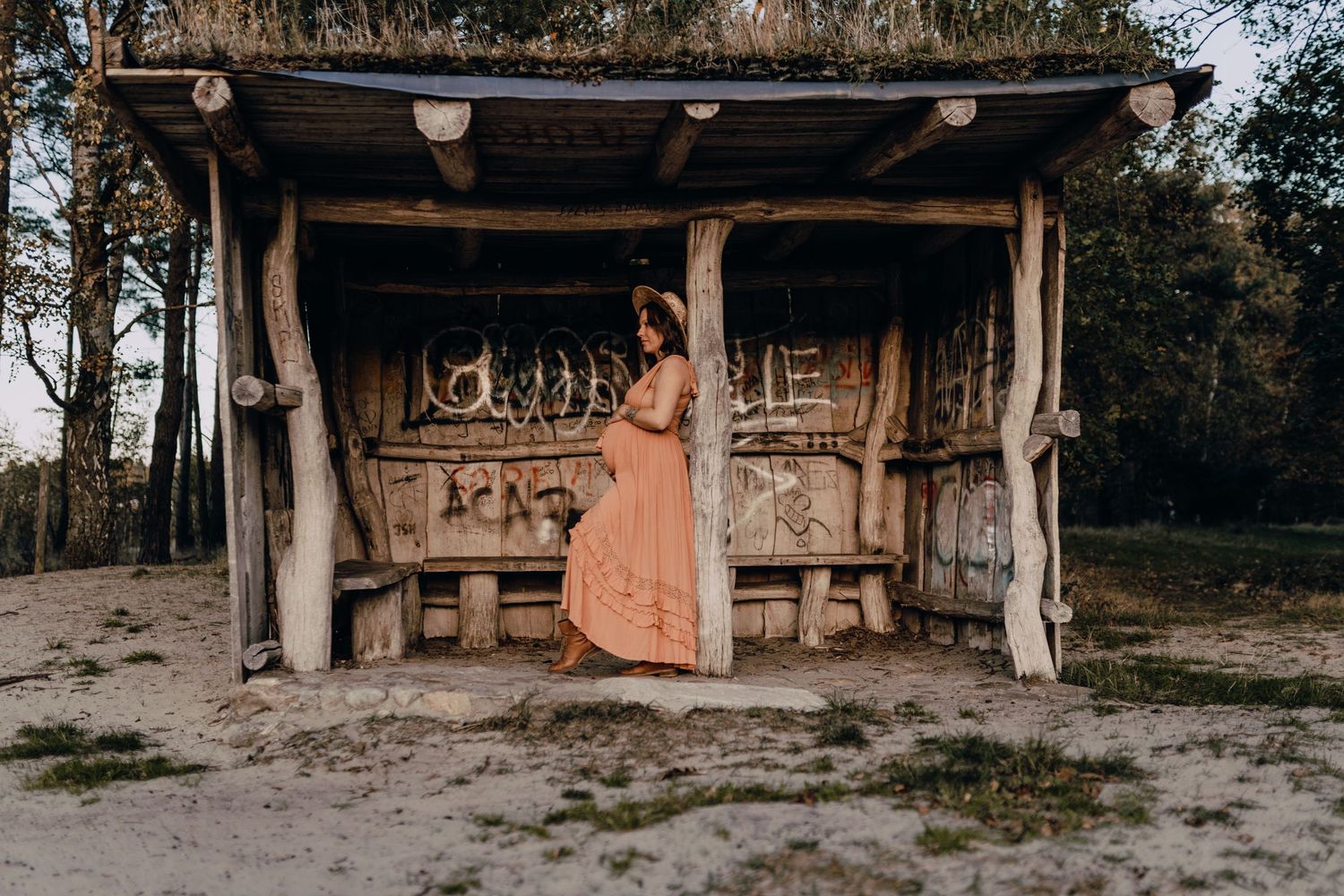 Babybauchfotografie, Glücksmomente Kerstin Jochens, Schwangerschaft, Babybilder, Schleswig-Holstein, Sonnenuntergang, authentisch, Kleid