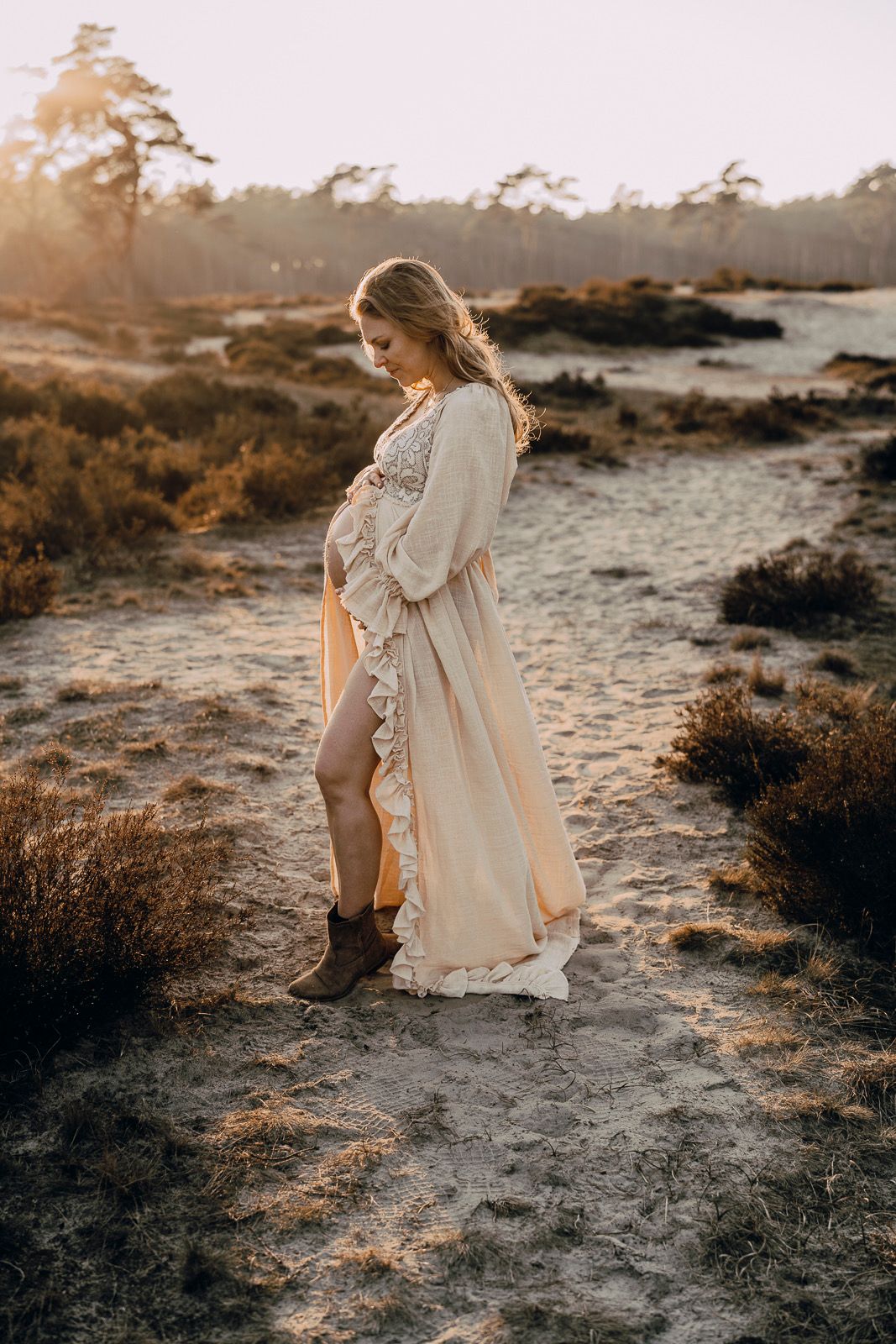Babybauchfotografie, Glücksmomente Kerstin Jochens, Schwangerschaft, Babybilder, Schleswig-Holstein, Sonnenuntergang, authentisch, Kleid