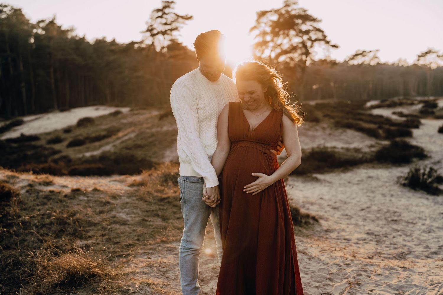 Babybauchfotografie, Glücksmomente Kerstin Jochens, Schwangerschaft, Babybilder, Schleswig-Holstein, Sonnenuntergang, authentisch, Kleid