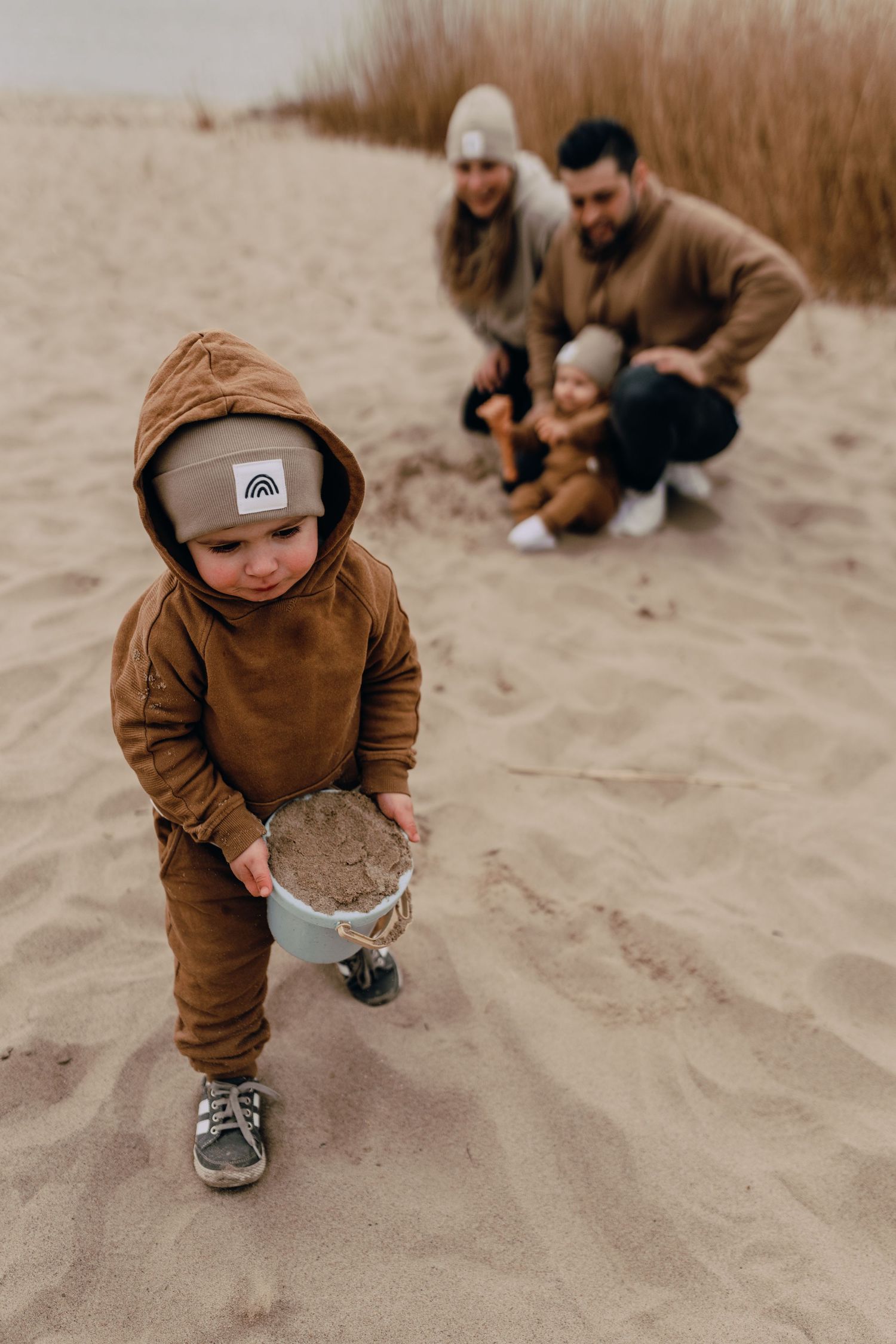 Familienshooting an der Elbe, Hamburg, Strandshooting, Kinder, Fotoshooting, Glücksmomente Kerstin Jochens, Fotograf, authentisch, emotional