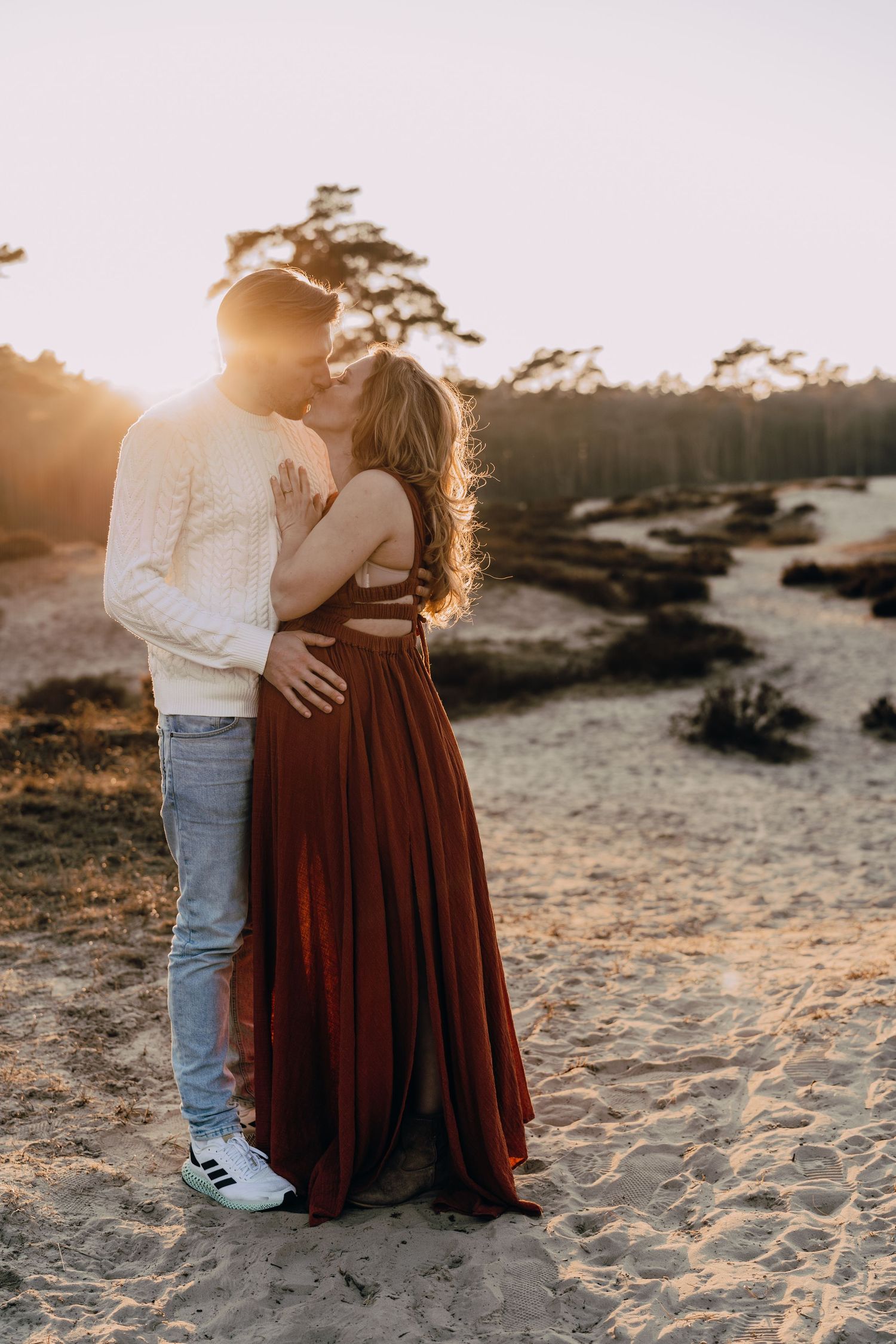 Babybauchfotografie, Glücksmomente Kerstin Jochens, Schwangerschaft, Babybilder, Schleswig-Holstein, Sonnenuntergang, authentisch, Kleid