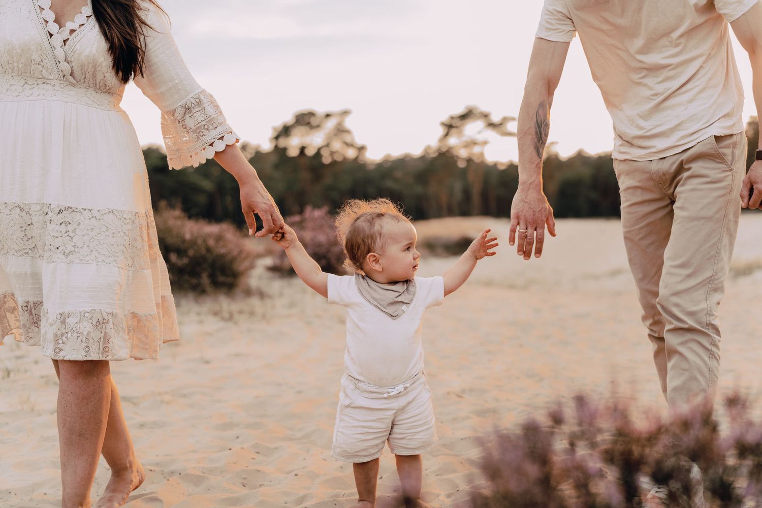 Familienshooting Schleswig-Holstein, Wedel, Sonnenuntergang, Familienfotos, Glücksmomente Kerstin Jochens, Kinder, authentisch, Sunset