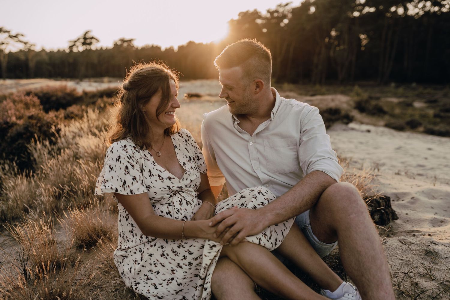 Babybauchfotografie, Glücksmomente Kerstin Jochens, Schwangerschaft, Babybilder, Schleswig-Holstein, Sonnenuntergang, authentisch, Sunset