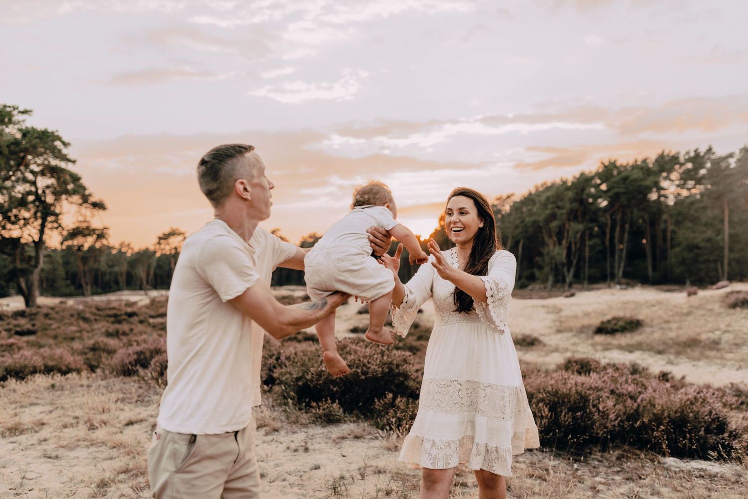 Familienshooting Schleswig-Holstein, Wedel, Sonnenuntergang, Familienfotos, Glücksmomente Kerstin Jochens, Kinder, authentisch, Sunset