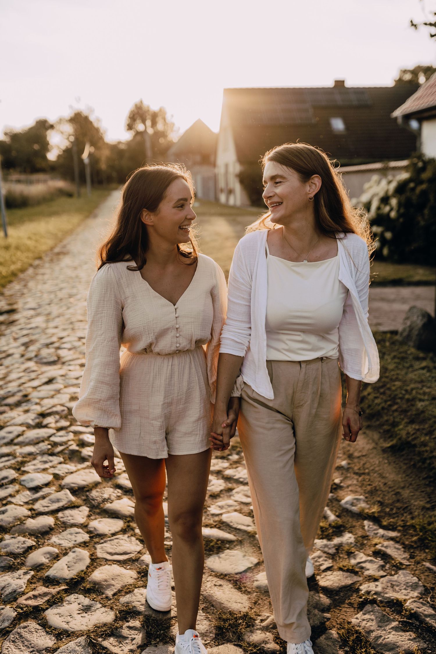 Fotoshooting in Mecklenburg-Vorpommern, Familienfotos, Familienshooting, Glücksmomente Kerstin Jochens, emotional, authentisch, Sunset