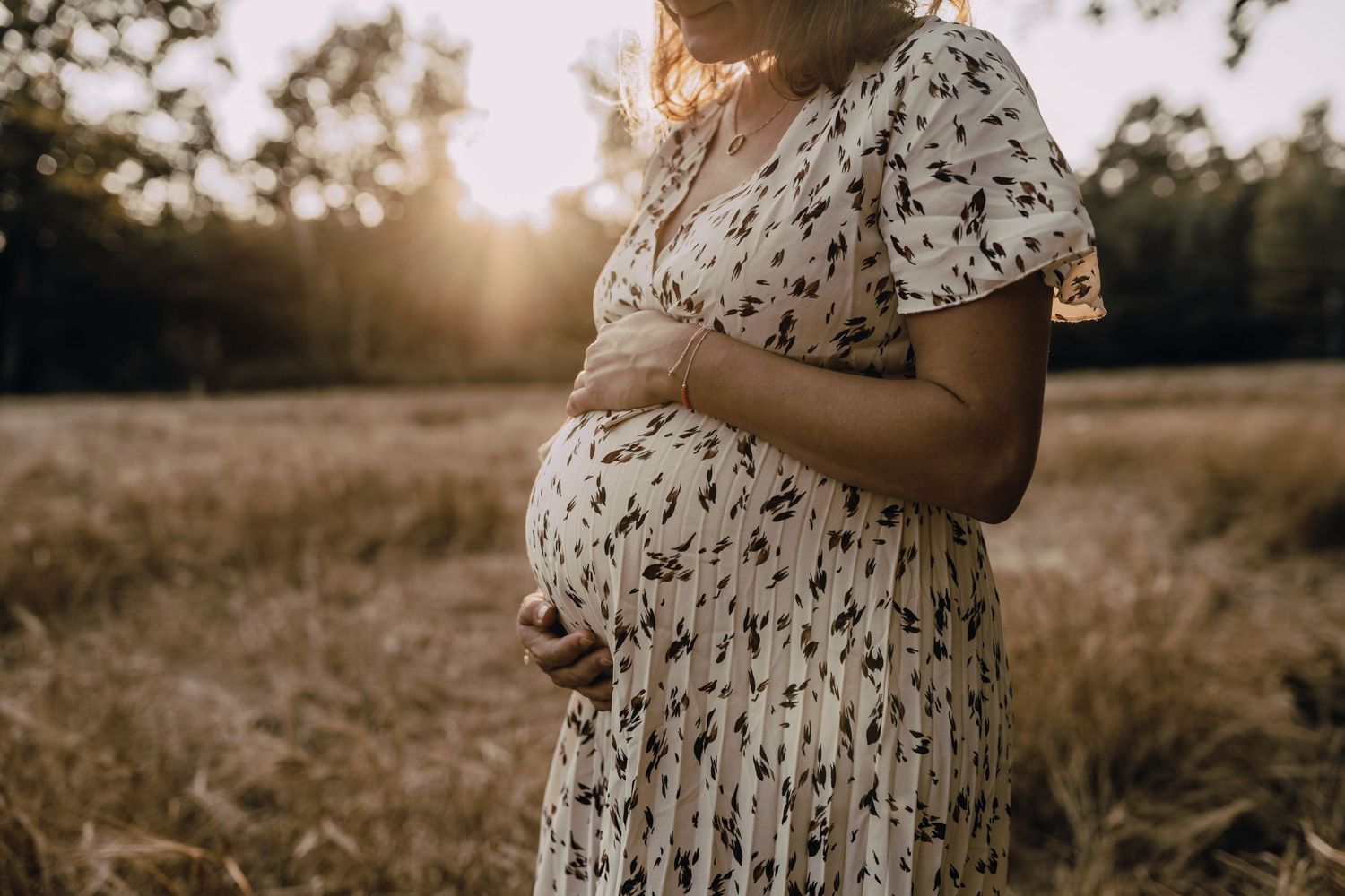 Babybauchfotografie, Glücksmomente Kerstin Jochens, Schwangerschaft, Babybilder, Schleswig-Holstein, Sonnenuntergang, authentisch, Sunset