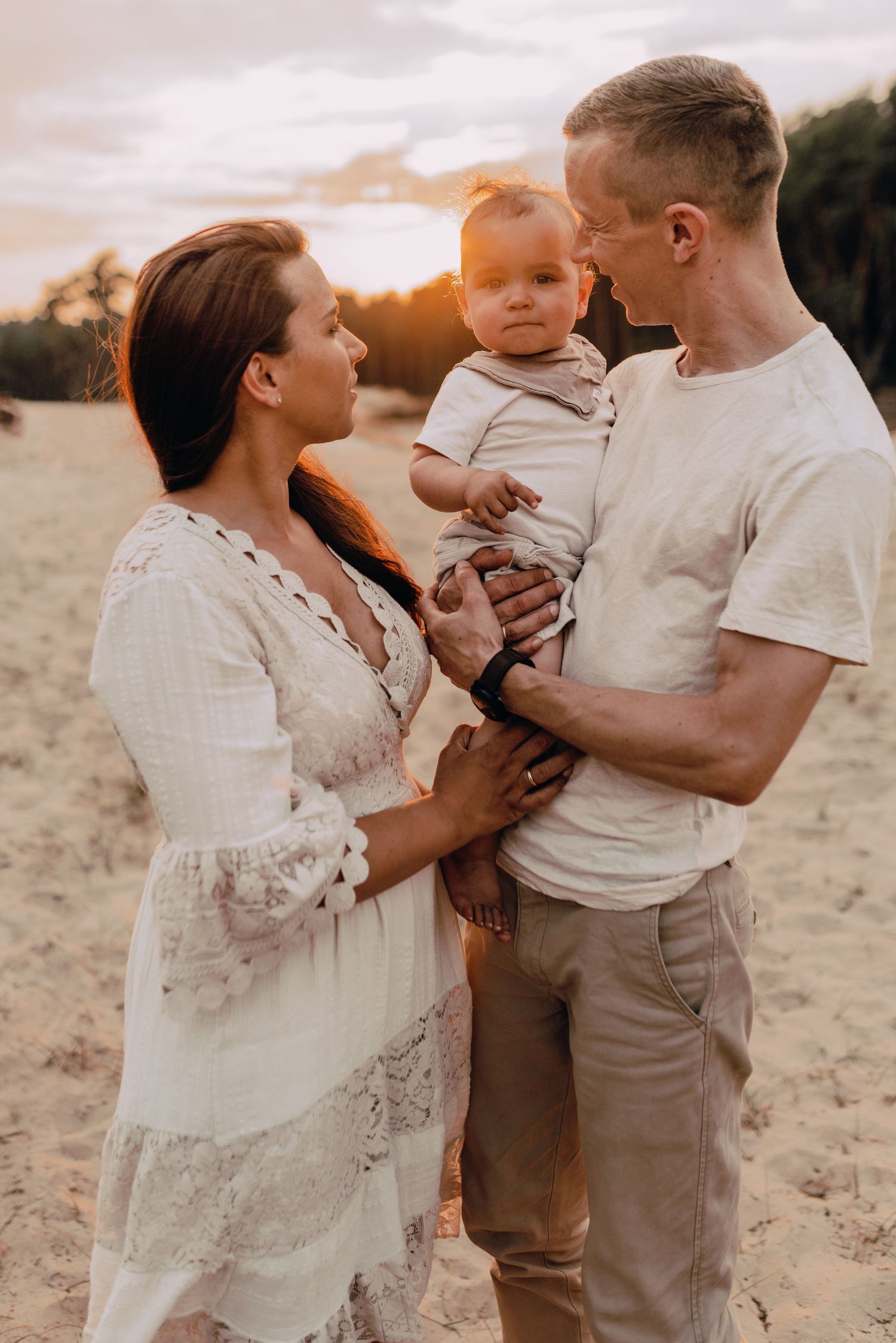 Familienshooting Schleswig-Holstein, Wedel, Sonnenuntergang, Familienfotos, Glücksmomente Kerstin Jochens, Kinder, authentisch, Sunset