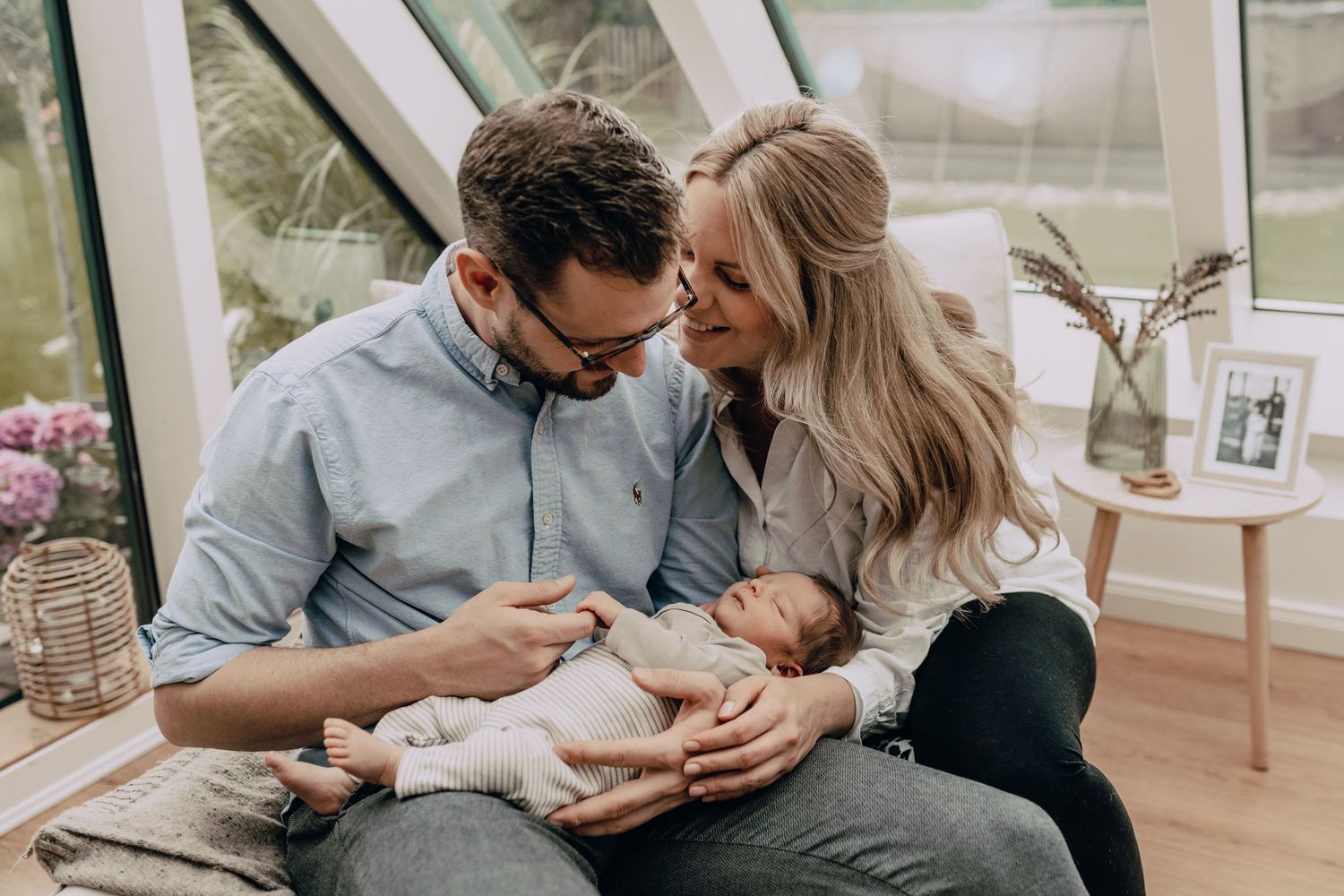 Familienshooting, Hamburg, Neugeborenenshooting, Baby, Fotoshooting, Glücksmomente Kerstin Jochens, Fotograf, authentisch, emotional, Geburt