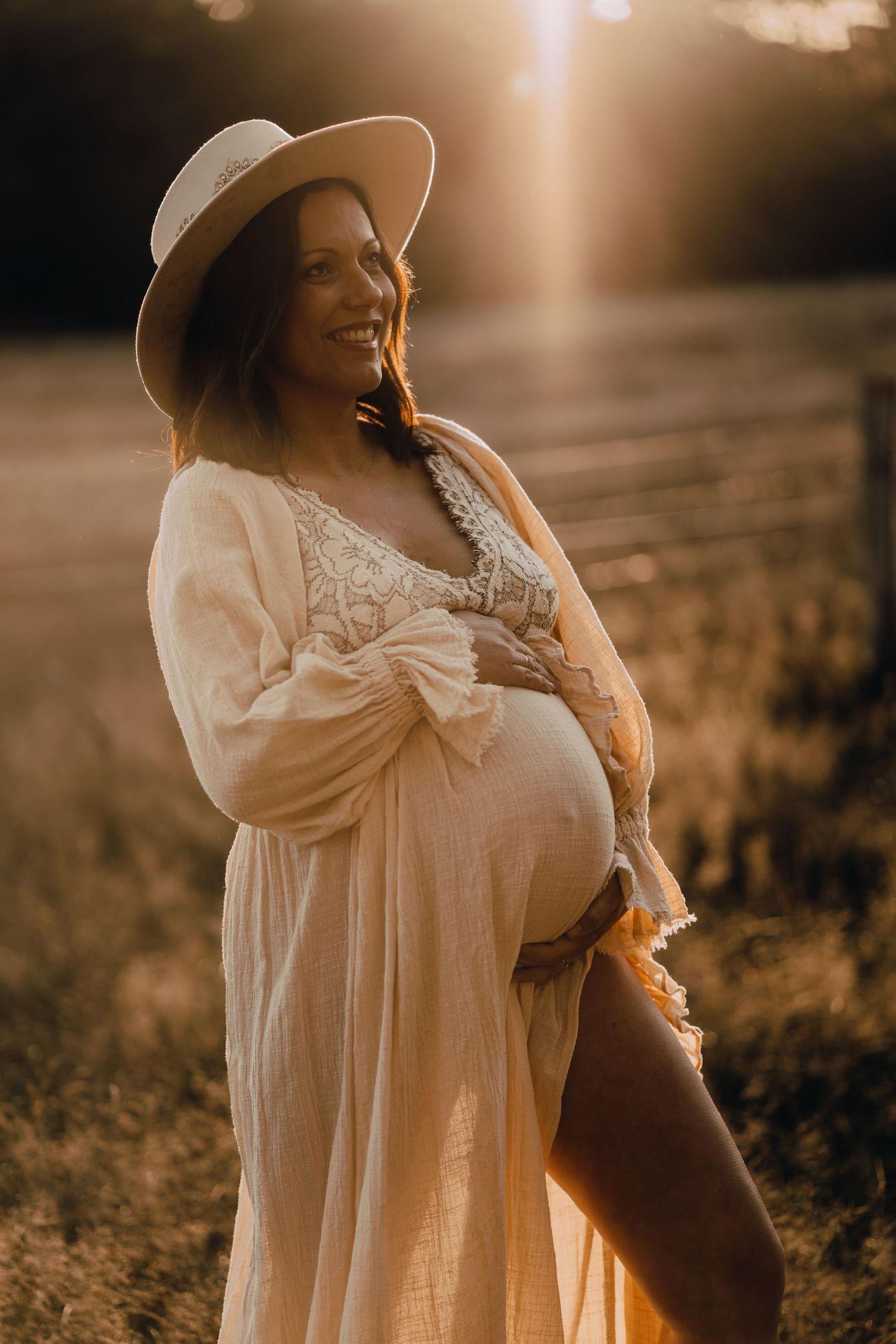Babybauchfotografie, Glücksmomente Kerstin Jochens, Schwangerschaft, Babybilder, Schleswig-Holstein, Sonnenuntergang, authentisch, Kleid