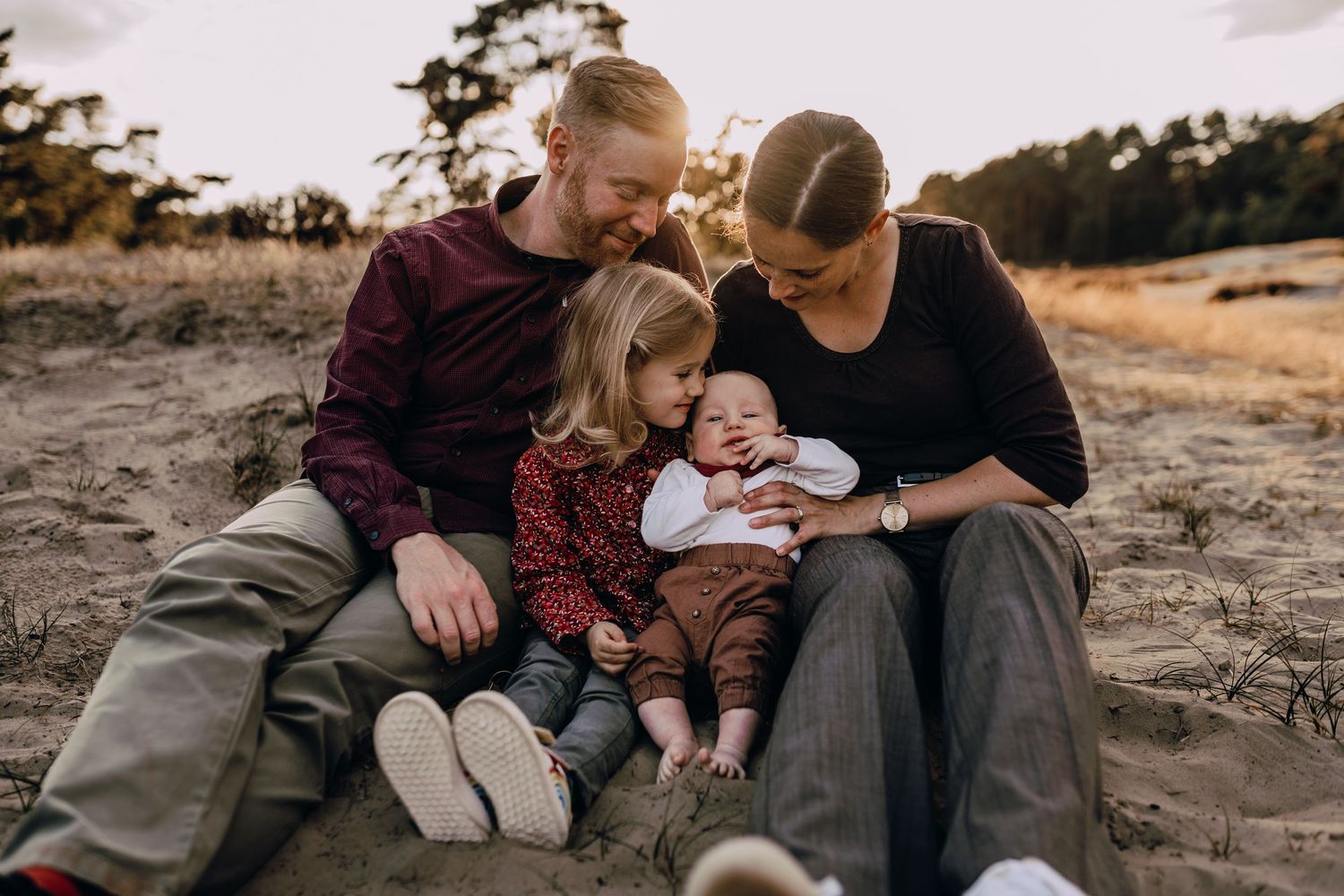 Familienshooting Schleswig-Holstein, Wedel, Sonnenuntergang, Familienfotos, Glücksmomente Kerstin Jochens, Kinder, authentisch, Sunset