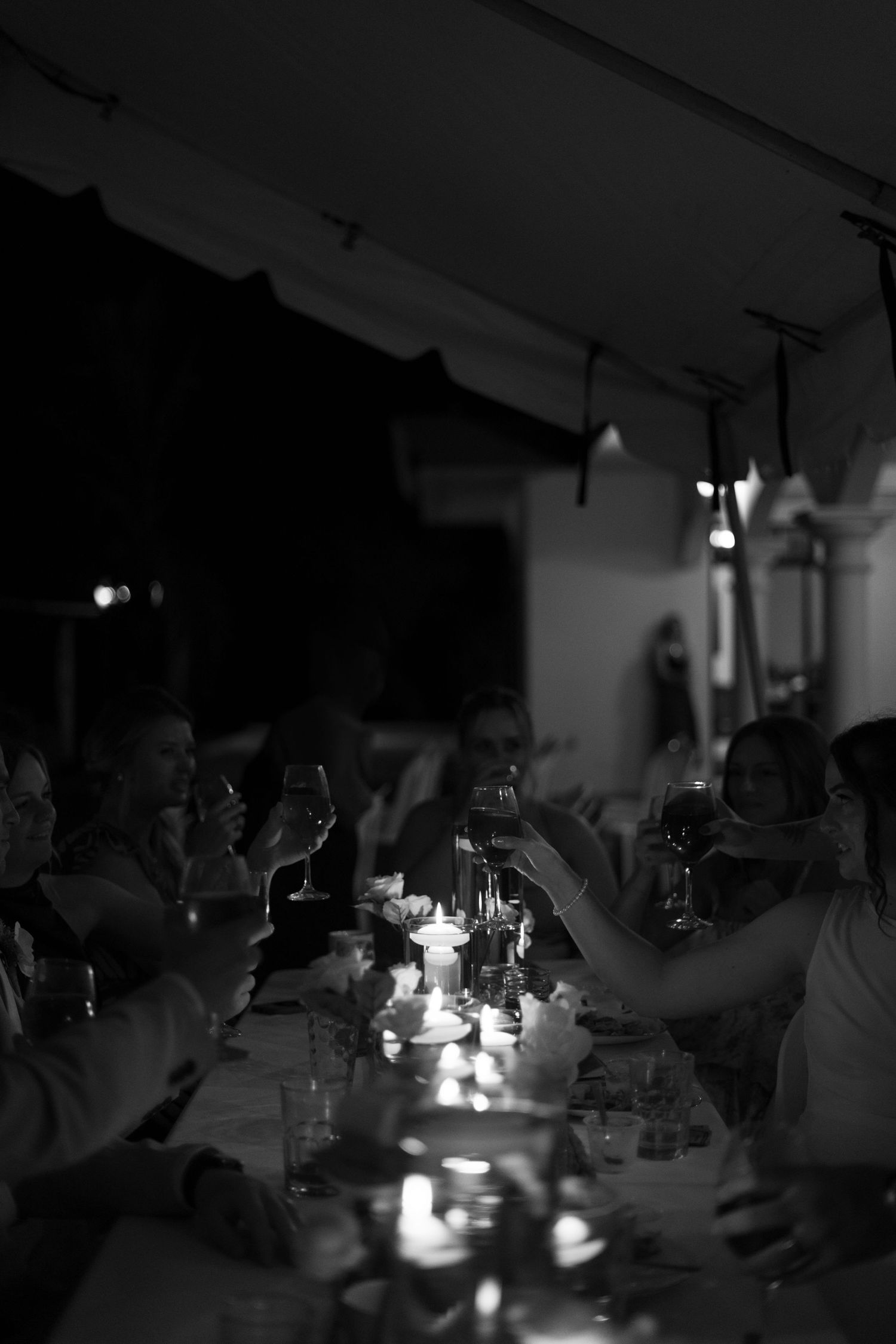 candlelit black and white reception table