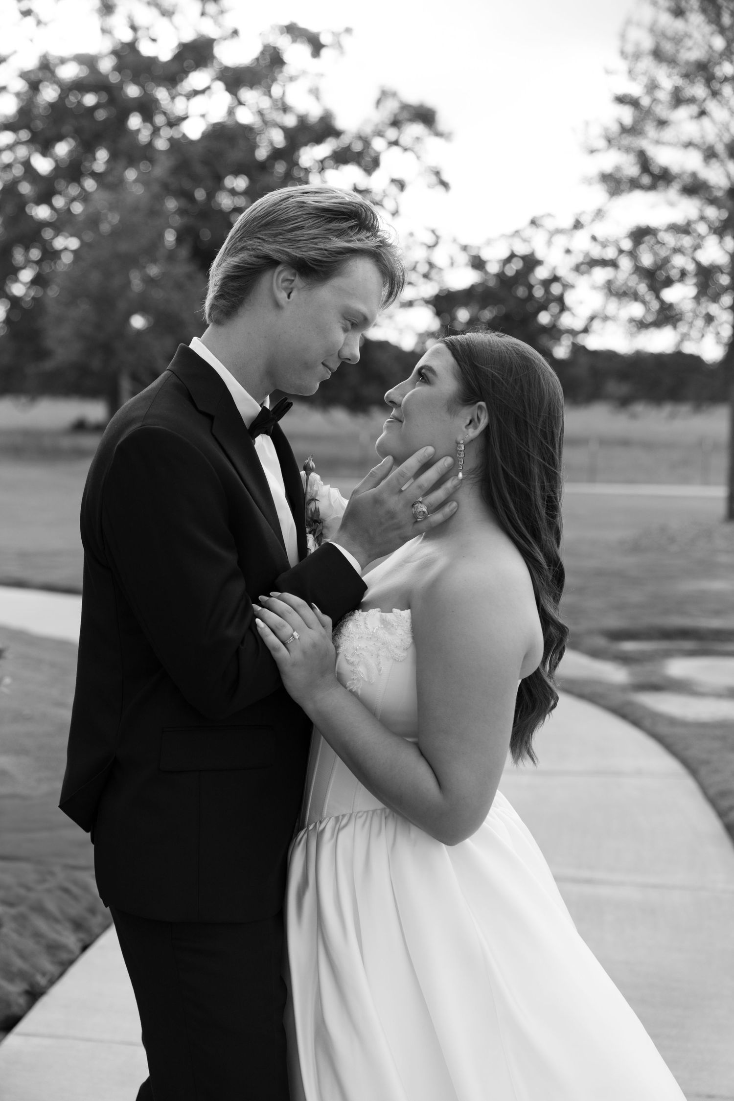 classy black and white photo of bride and groom