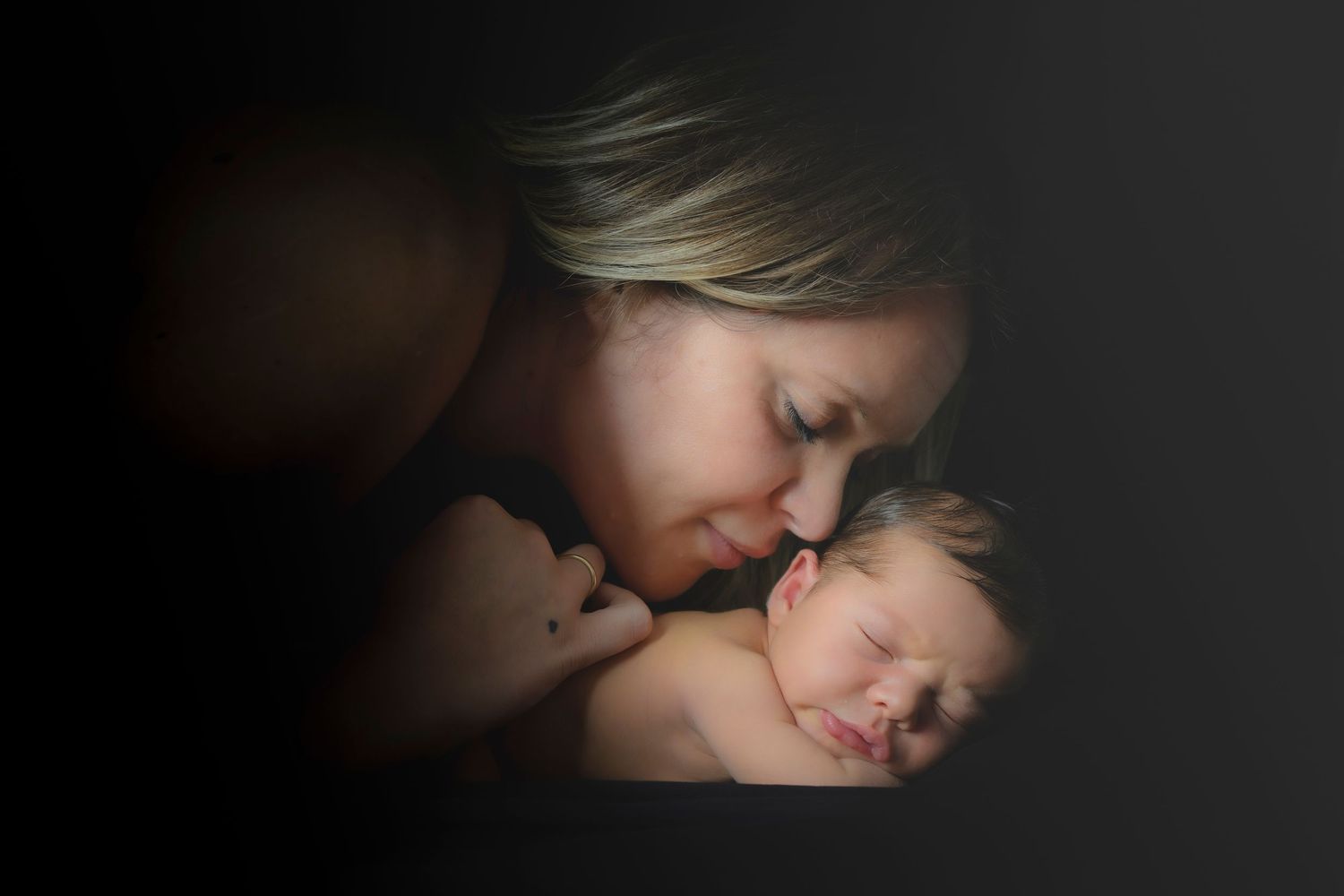 servizio fotografico newborn neonato bimbo primi giorni Varese milano gavirate ticino italia
