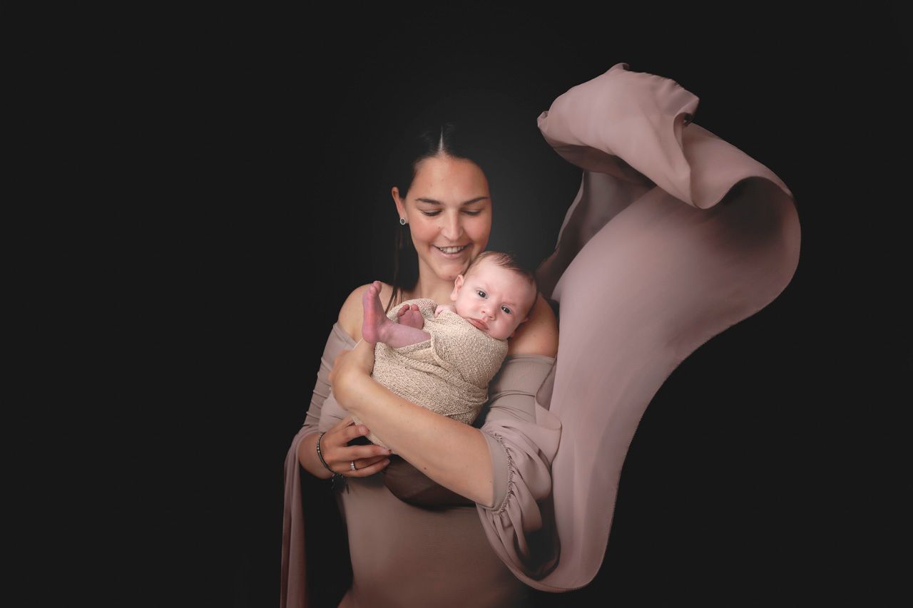 servizio fotografico newborn neonato bimbo primi giorni Varese milano gavirate ticino italia