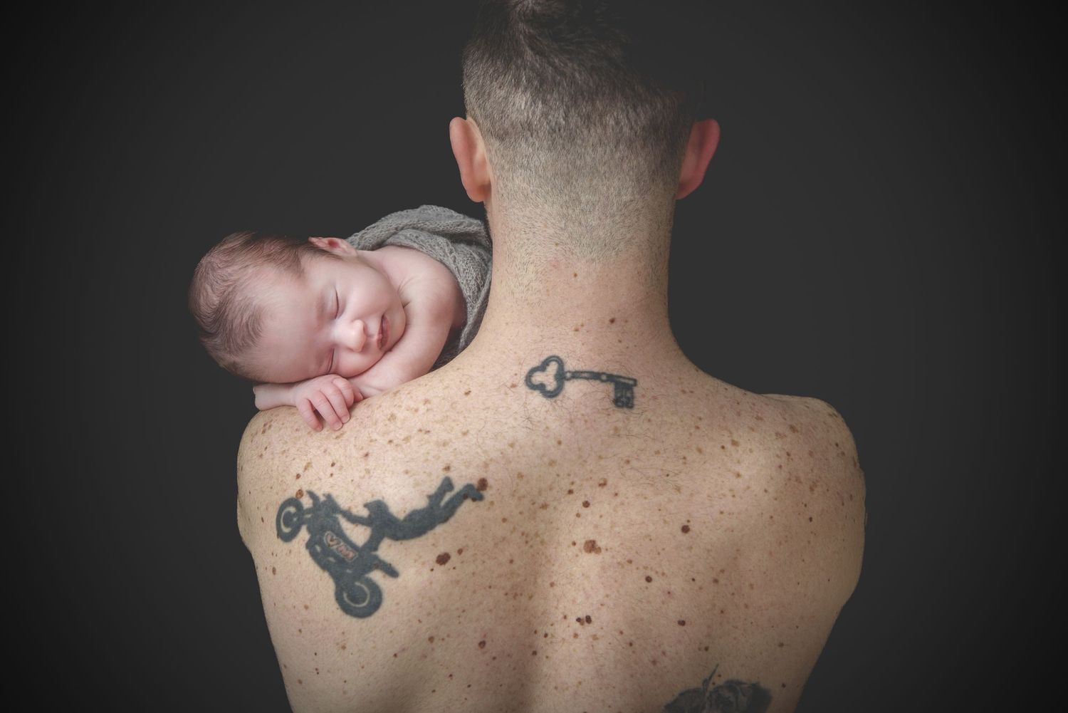 servizio fotografico newborn neonato bimbo primi giorni Varese milano gavirate ticino italia