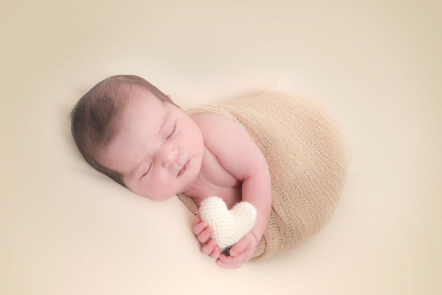 servizio fotografico newborn neonato bimbo primi giorni Varese milano gavirate ticino italia