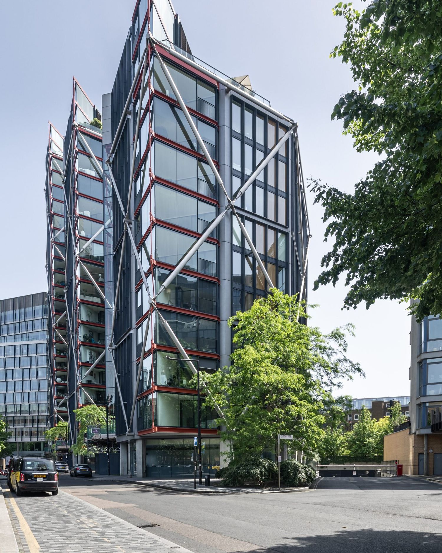 Steel-braced glass residential towers at Bankside, London