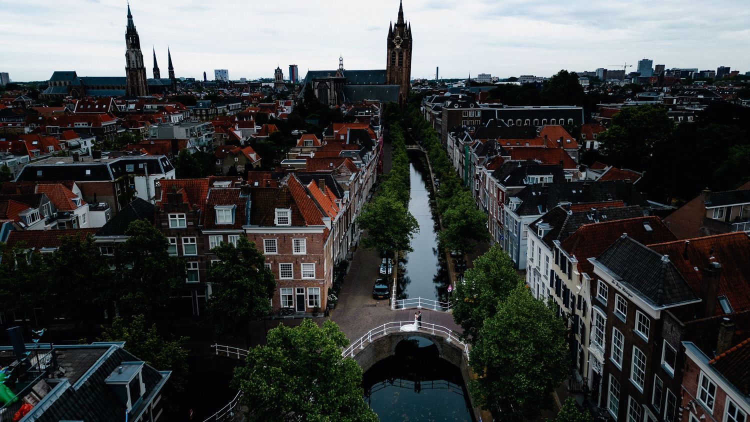 trouwen in delft drone shot
