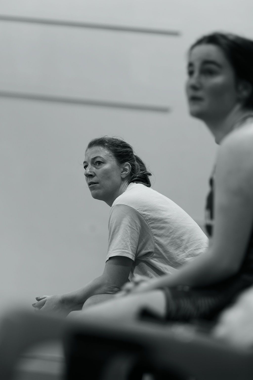 Portrait de joueuses de Basket-Ball, sur banc d'équipe, lors d'une rencontre sportive, Cherbourg, Normandie